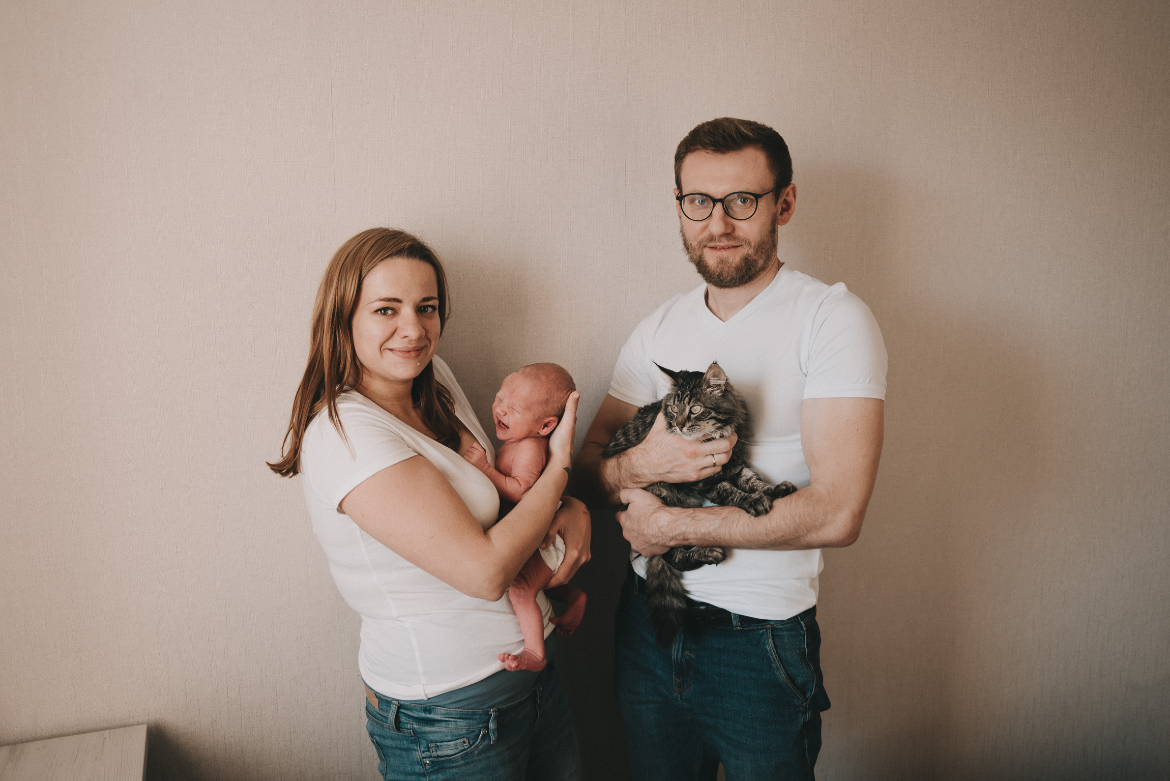 Гномик Федя с мамой и папой. Фотограф новорожденных в стиле lifestyle в Воронеже Юлия Ключникова