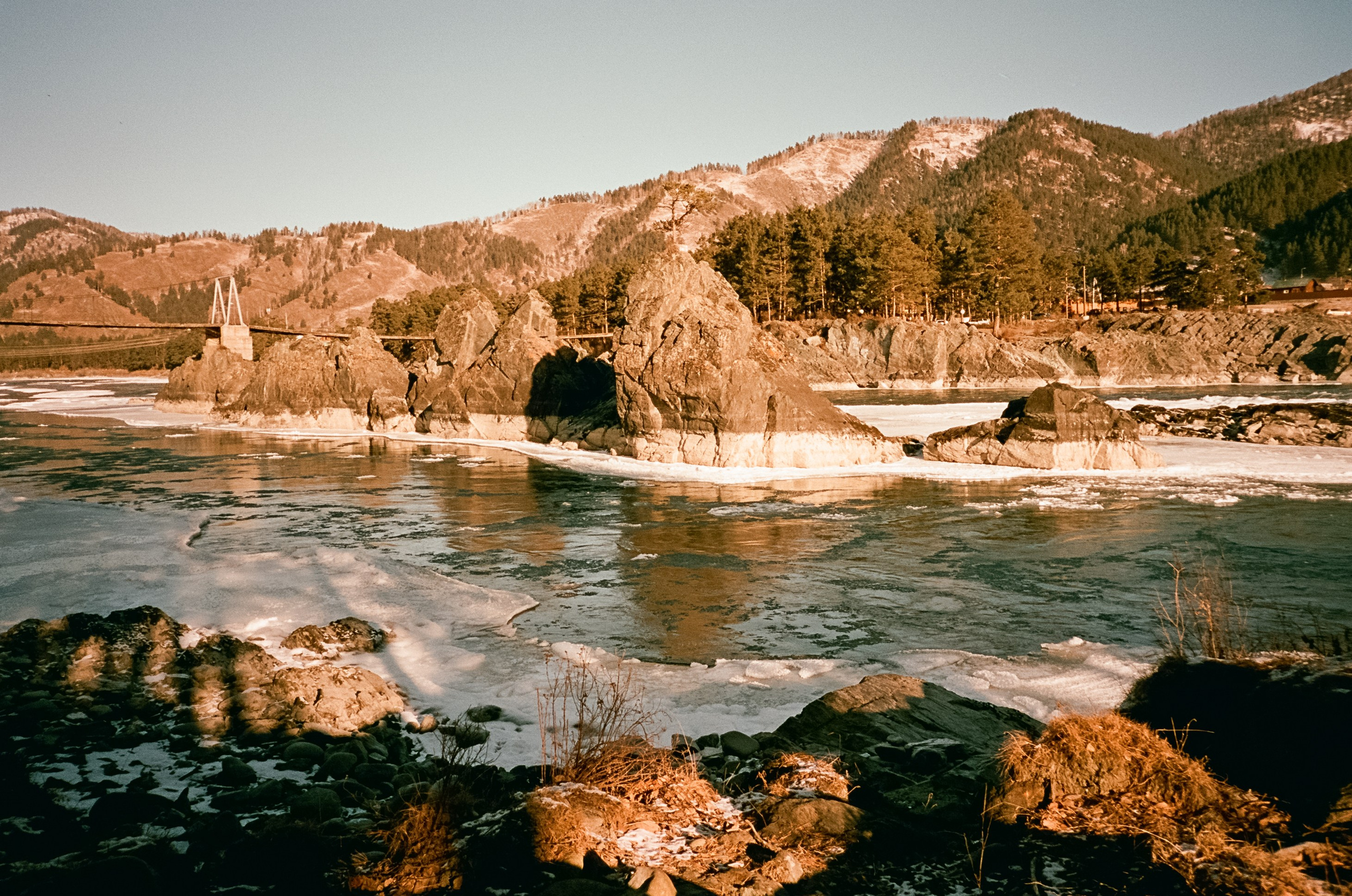Зубы Дракона и подвесной мост над скалами. Фотограф-документалист Мария Осокина