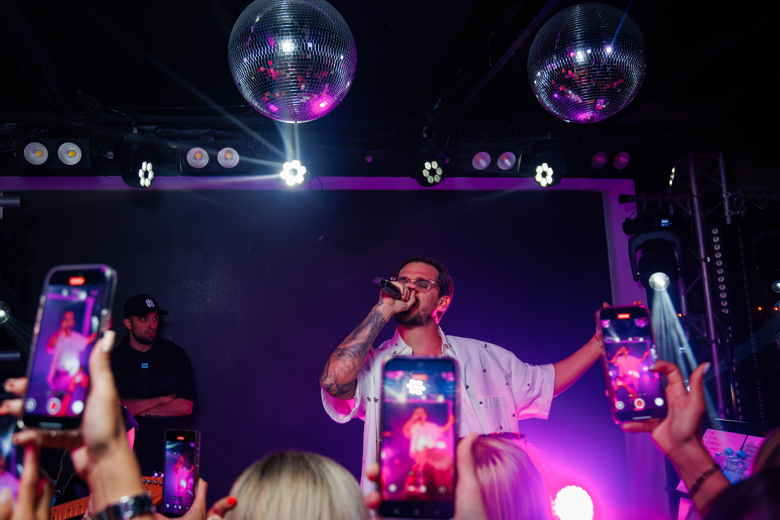 «МИША МАРВИН"_Чайка на пляже_Ялта_14.06.2025. Аминов Руслан | Фотограф