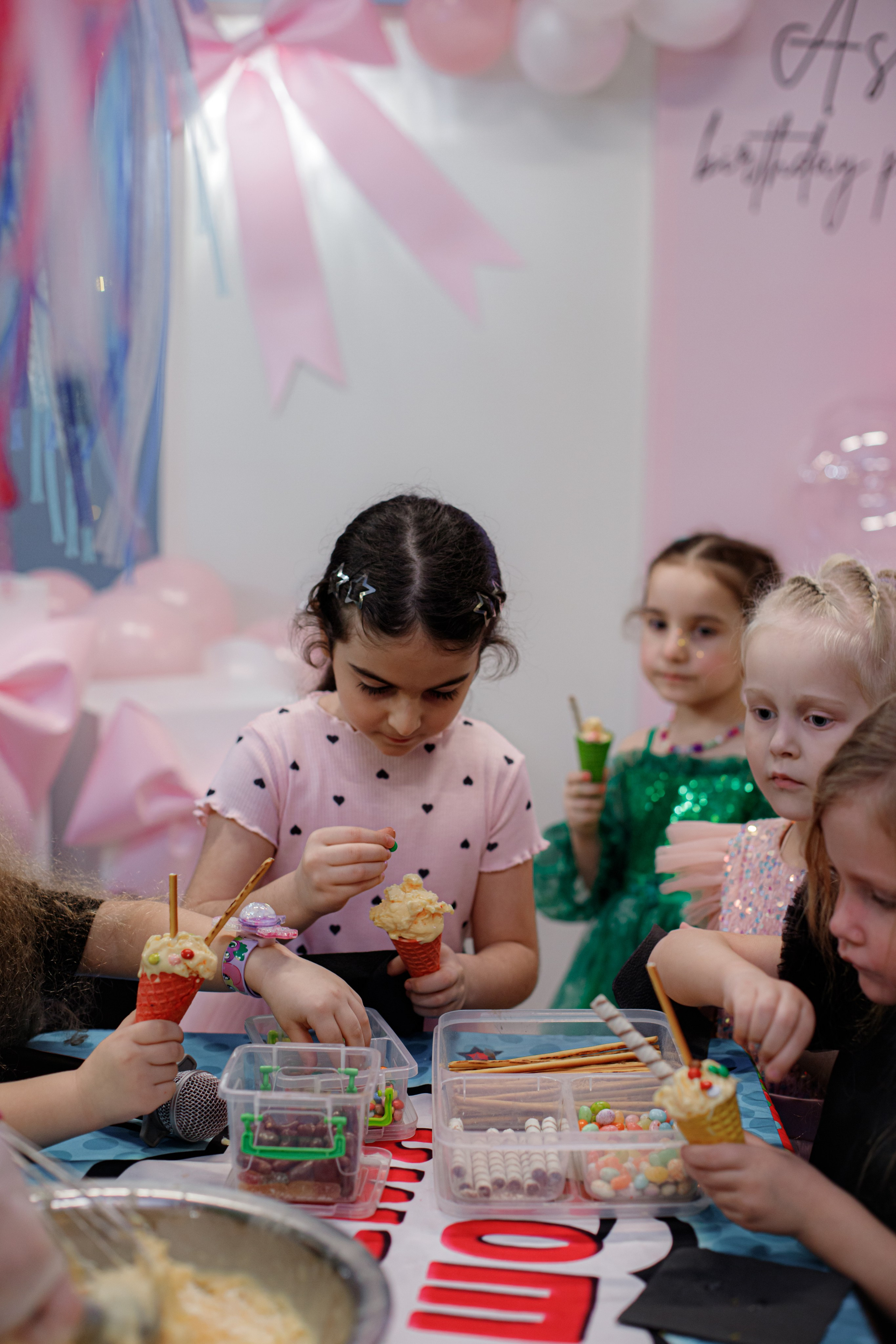 ASIA'S BIRTHDAY PARTY. Photokarish