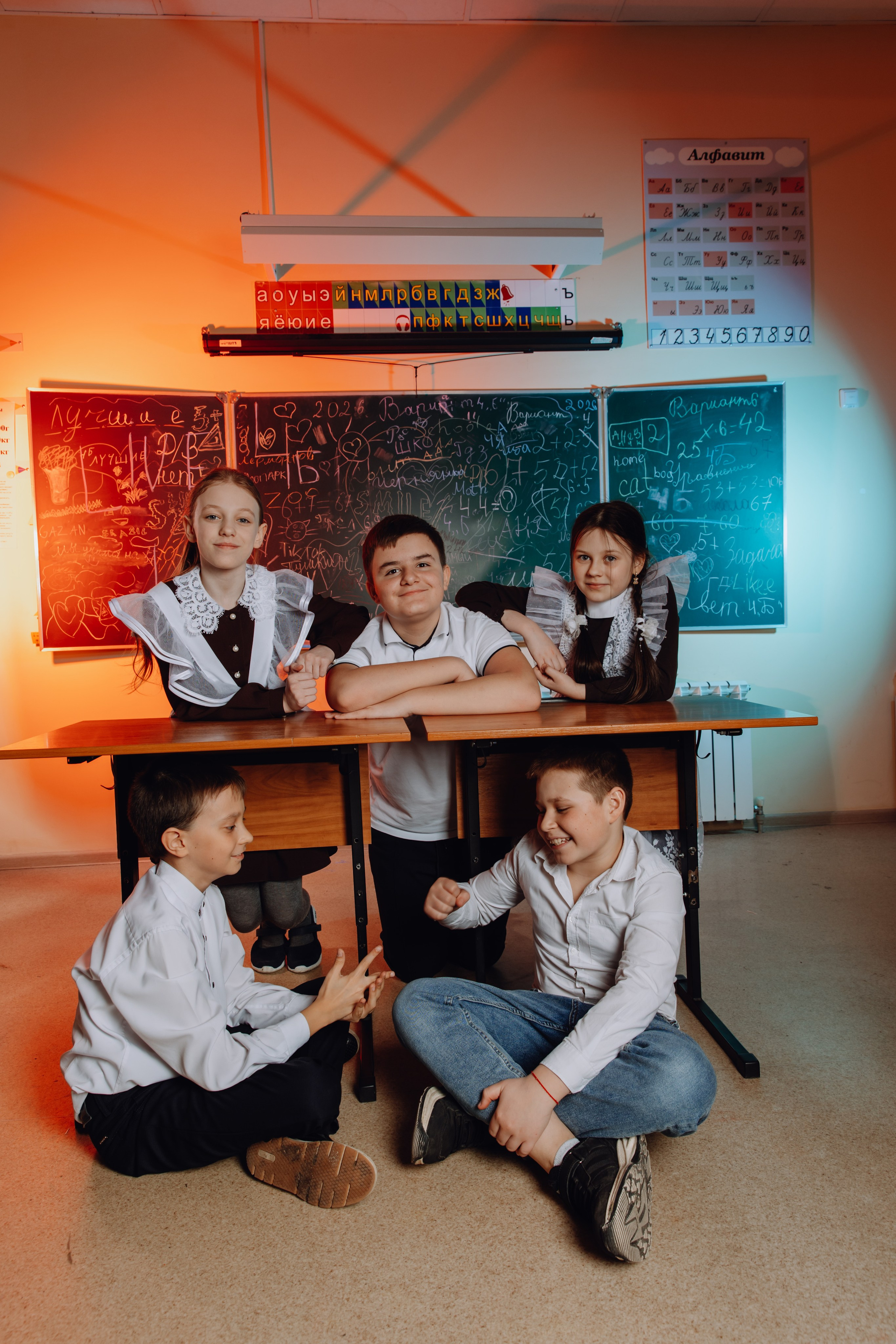 Школьные альбомы в Чернянке. Фотограф Максим Никонов