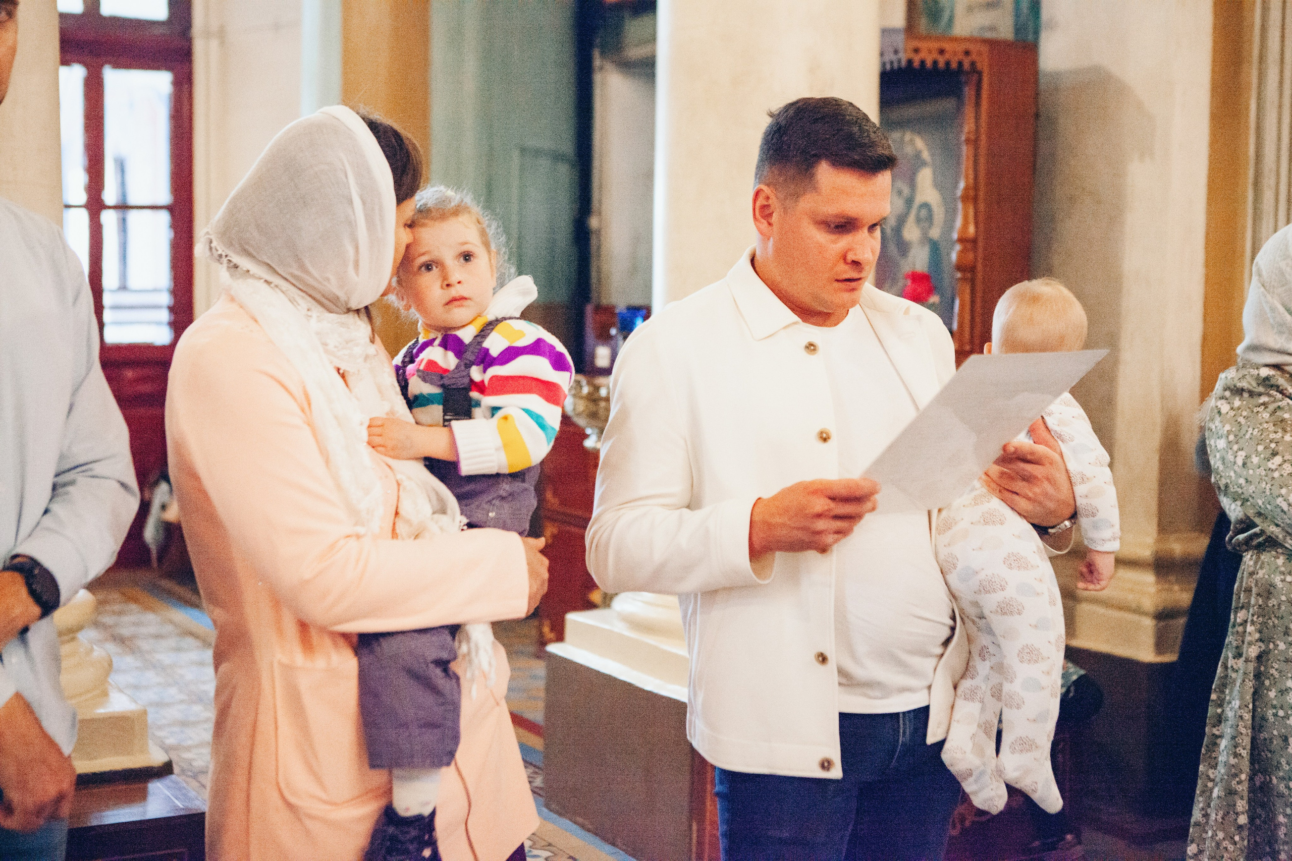 Крещение ребенка в церкви. Фотограф Ольга Ефремова