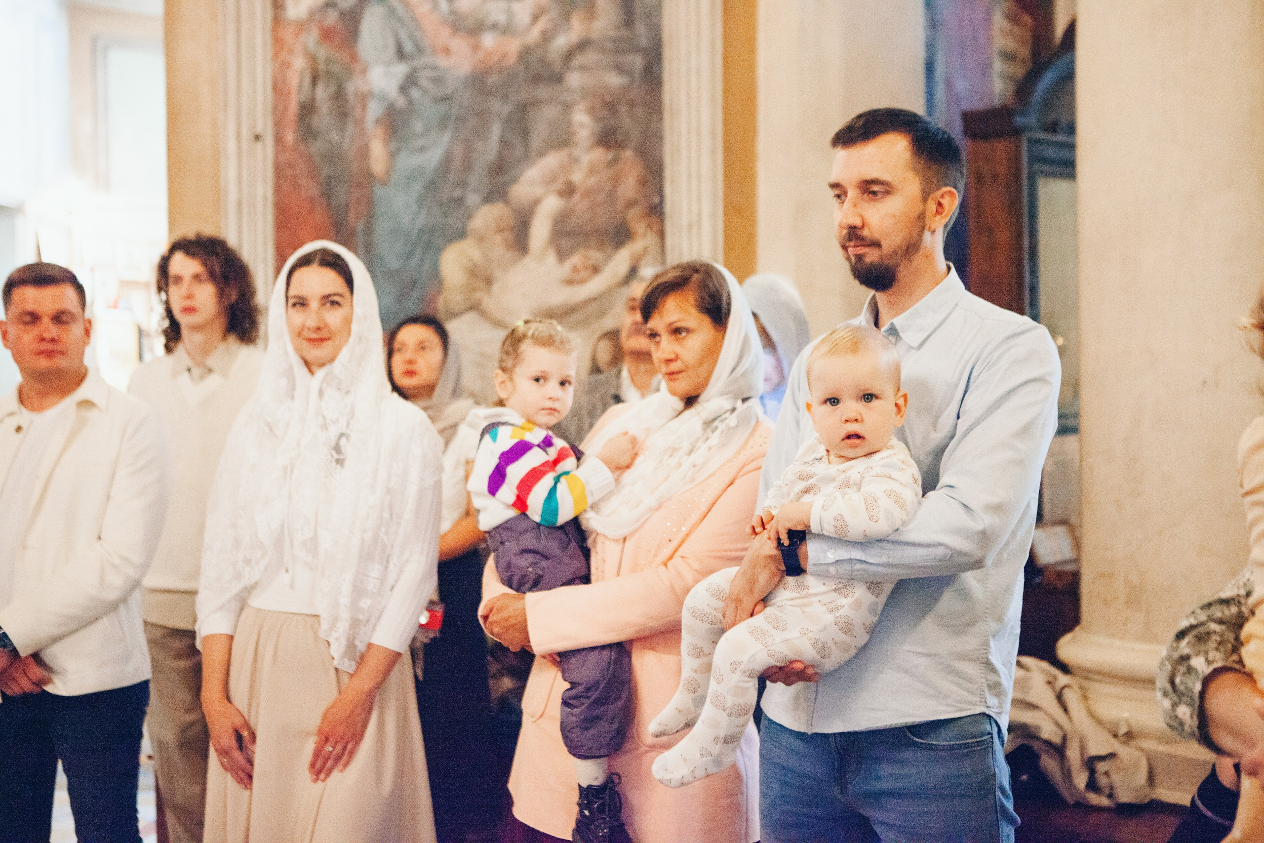 Крещение ребенка в церкви. Фотограф Ольга Ефремова