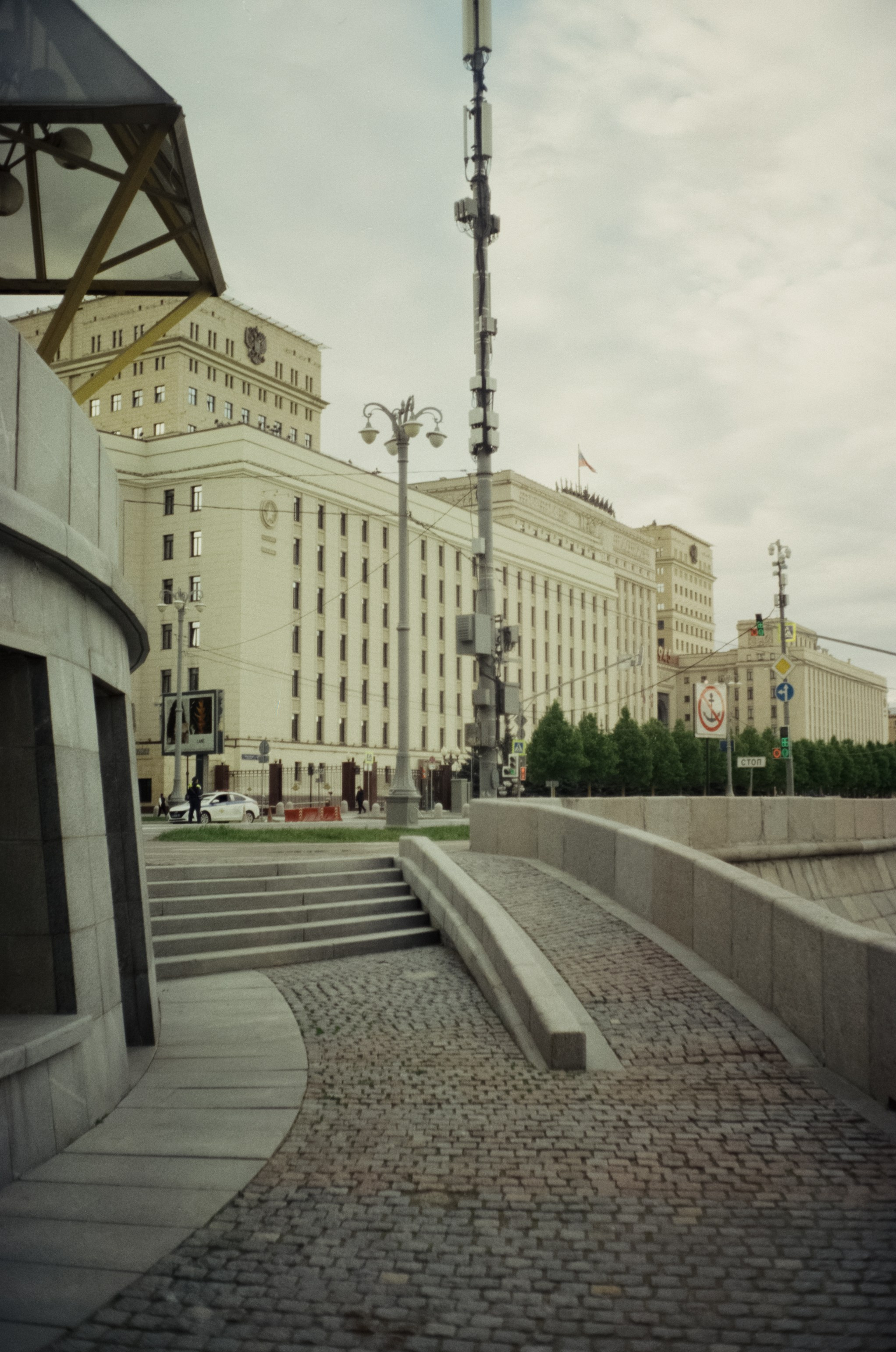 Ricoh FF-1 gray | Perspekriva expired Vision 200D | Фрунзенская набержная 5 мая 2025 года