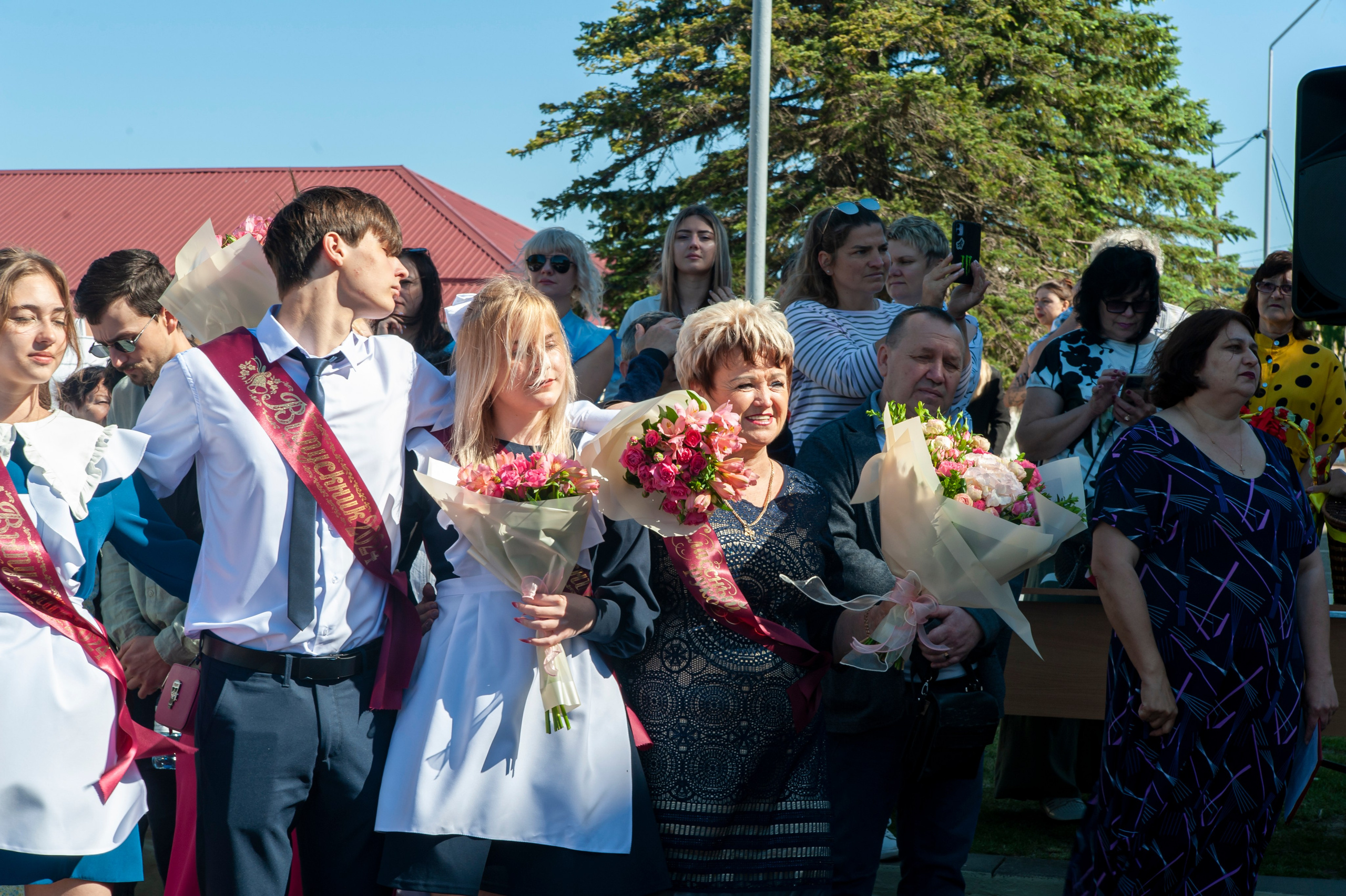 Последний Звонок МАОУ СОШ № 17 им. Эдуарда Есаяна — Архипо-Осиповка. Свадебный и семейный фотограф Денис Лукьянов в Краснодаре, Краснодарском крае и Республике Крым