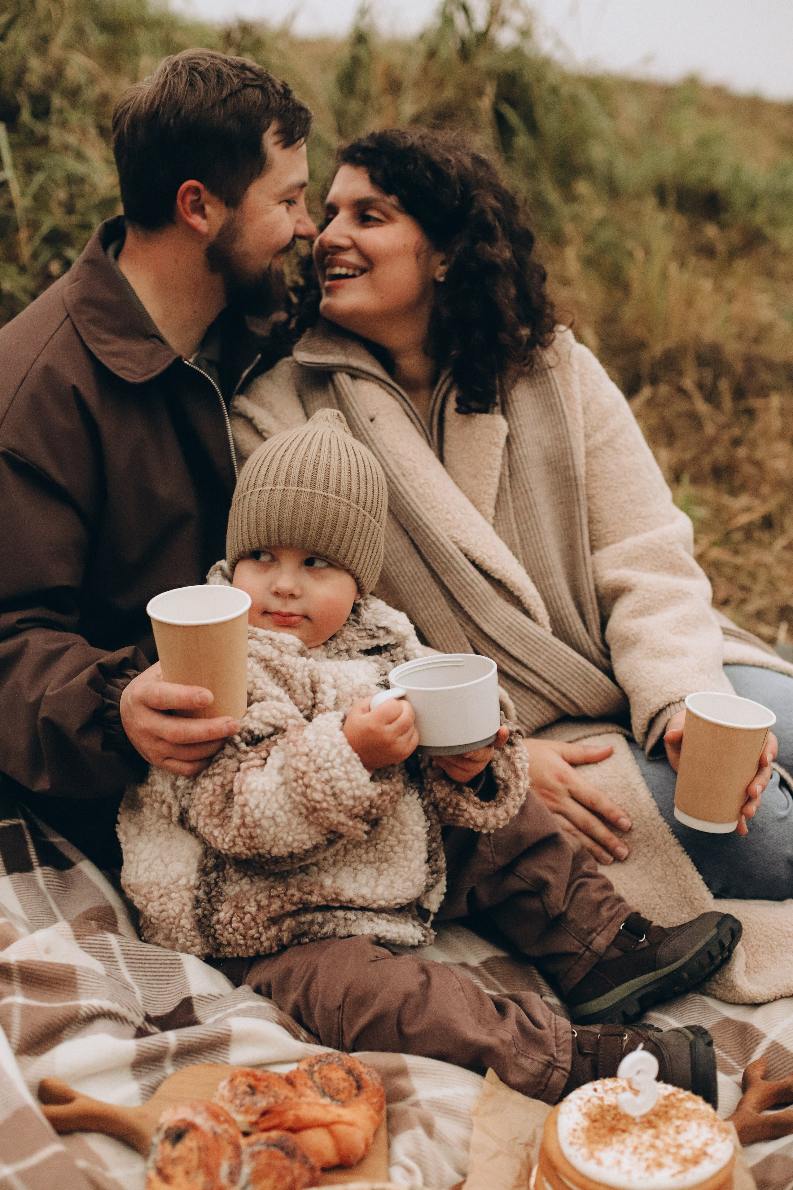 Осенняя прогулка по холмам: Саша, Алёна и Прохор. Свадебный, семейный и детский фотограф в Люберцах Зайцева Анастасия