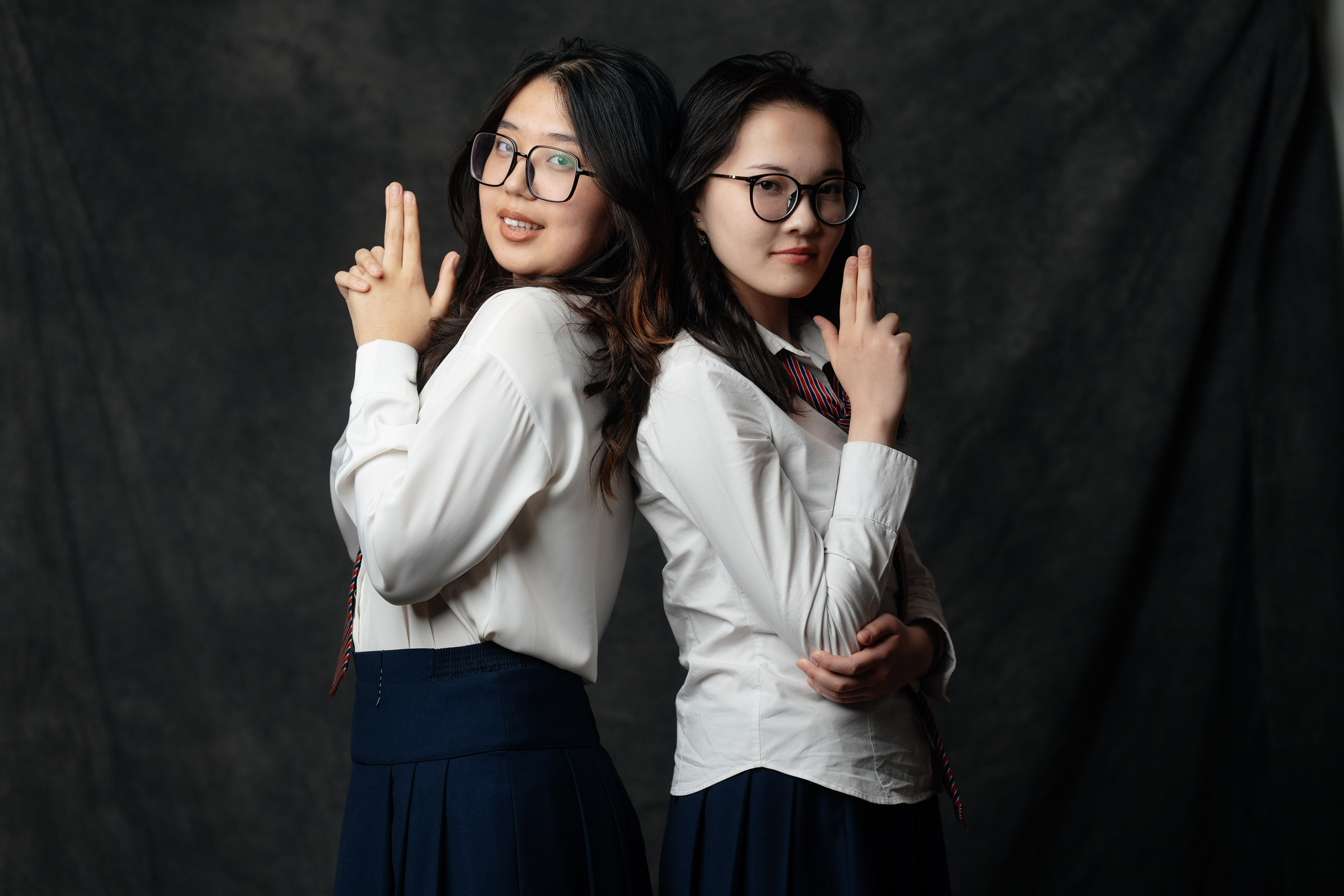 По двое. Выпускные альбомы в Нур-Султане (Астана) и по всему Казахстану