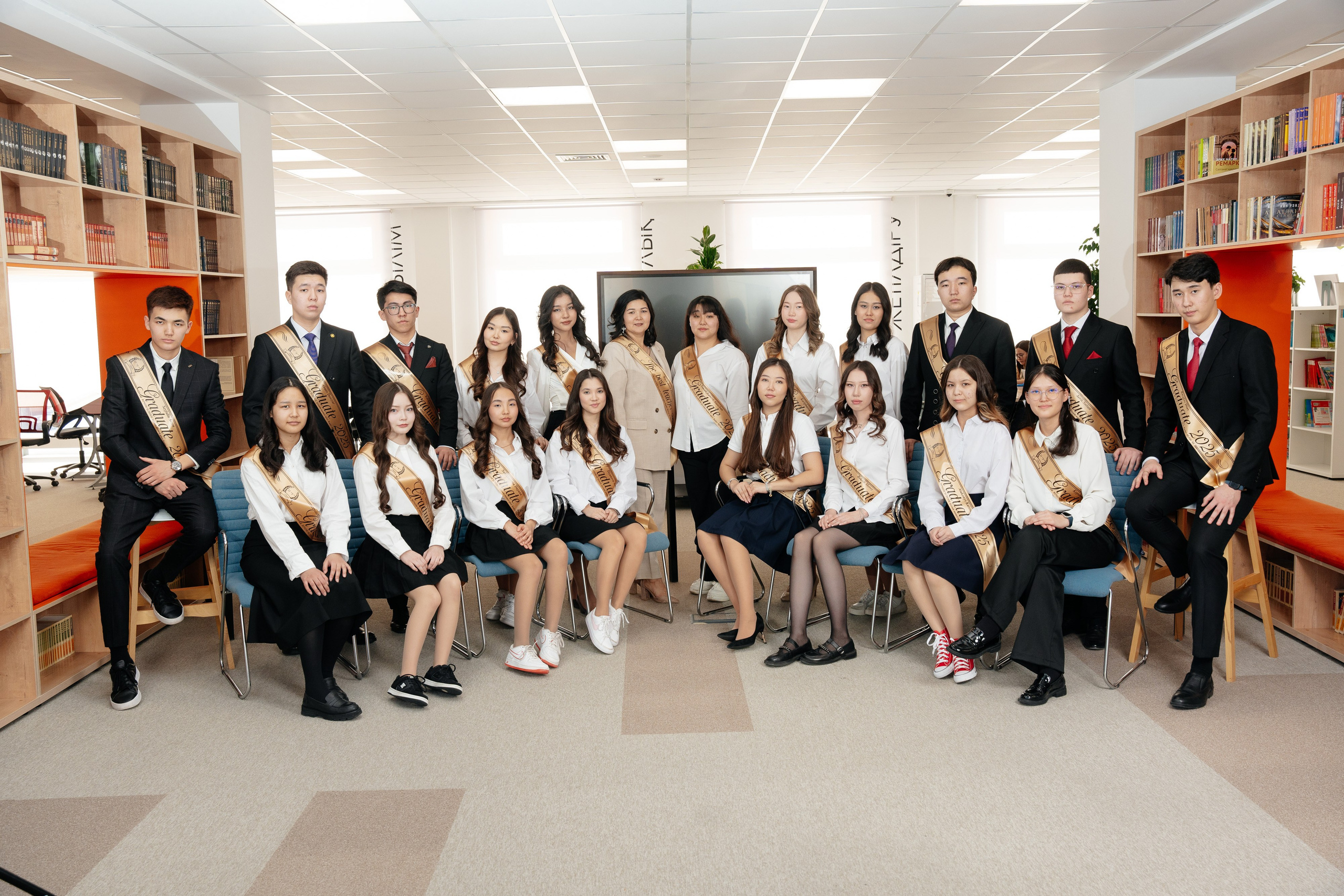 Общие кадры в школе. Выпускные альбомы в Нур-Султане (Астана) и по всему Казахстану