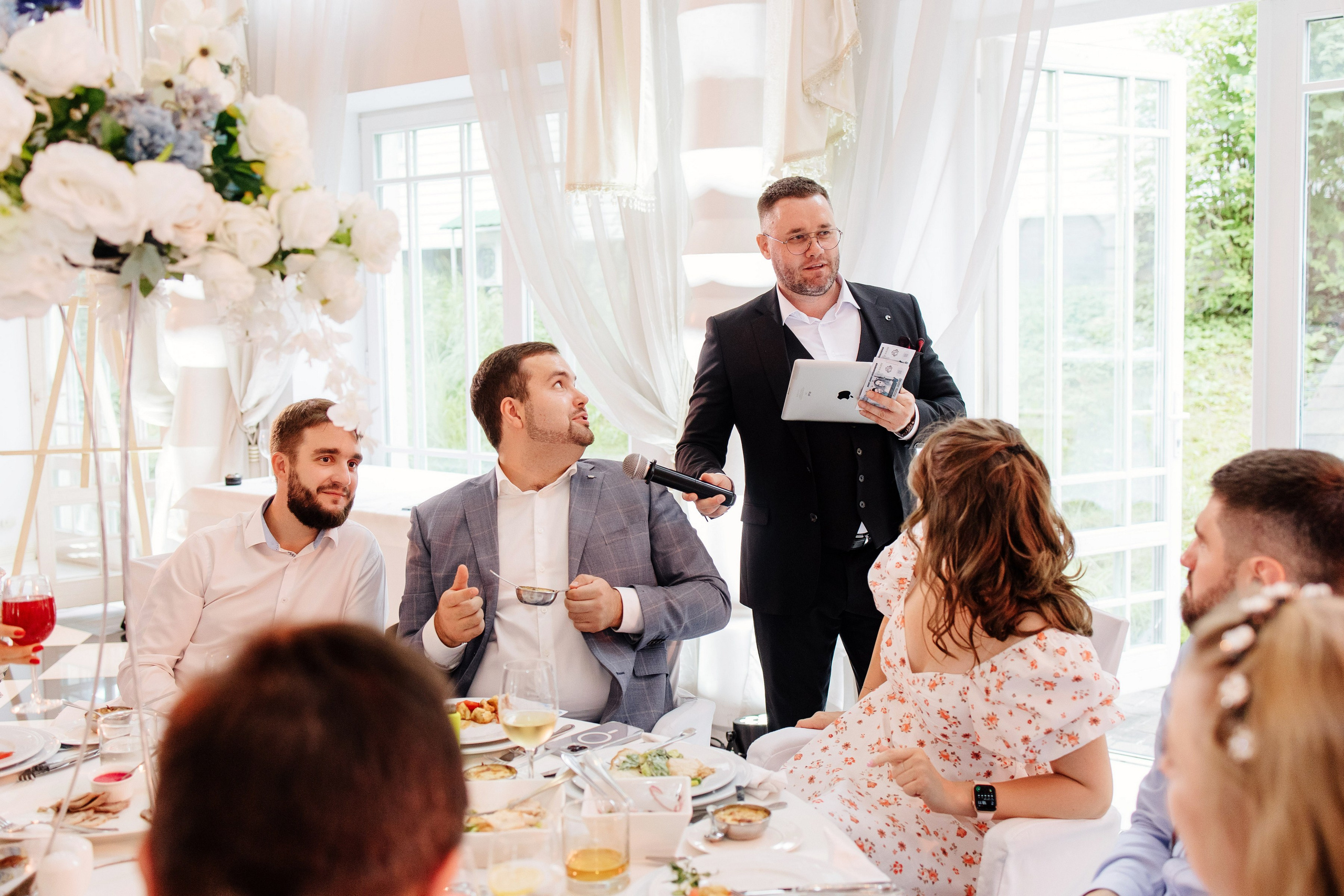 Свадебное утро в Hyatt Regency Хаятт Редженси, свадебная прогулка на Арме и банкет в О’Шалей. Свадебный и семейный фотограф Екатерина Иванова