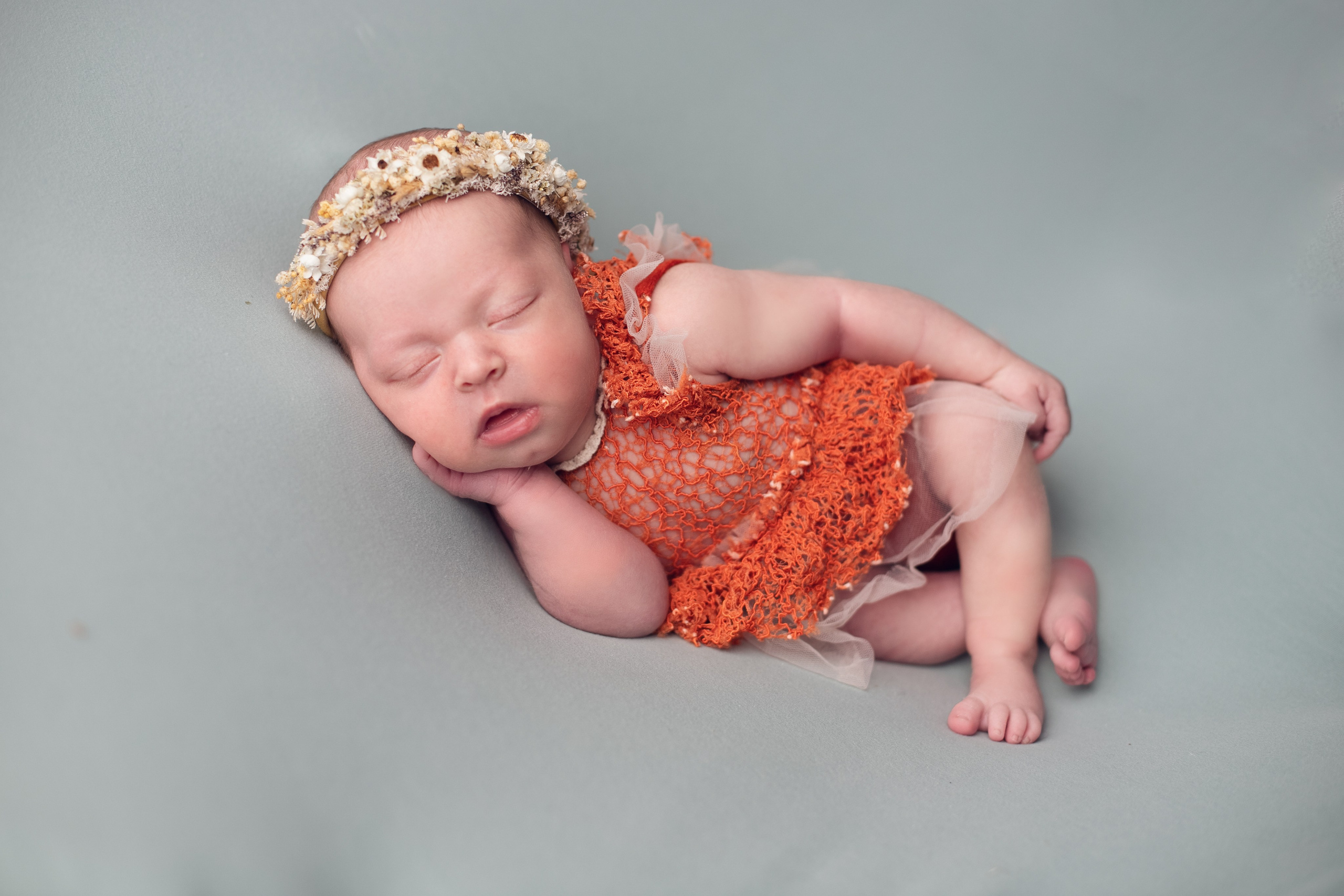 Аня. Фотограф новорожденных в г. Россошь Виктория Нечепуренко