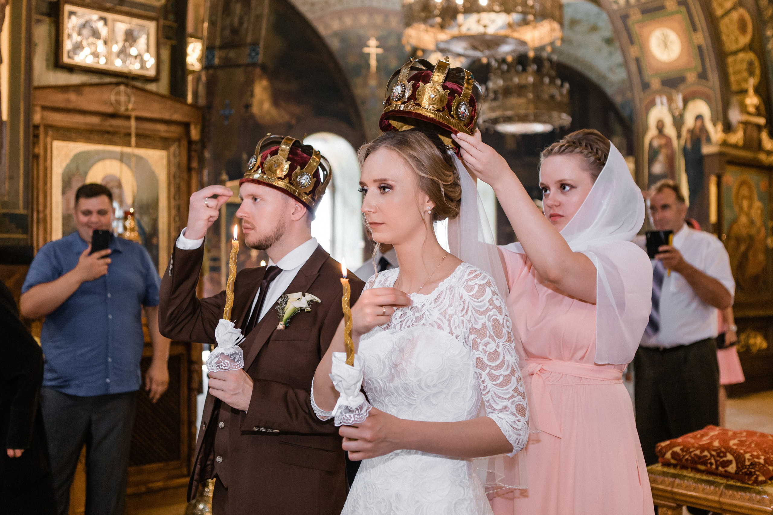 Свадебная фотосессия Сергея и Елены. Наш свадебный день. Видеосъемка и фотосъемка свадеб. Фотограф и оператор на свадьбу. Видеосъемка подкастов, собственная видео-фотостудии. Предметная фотосъемка