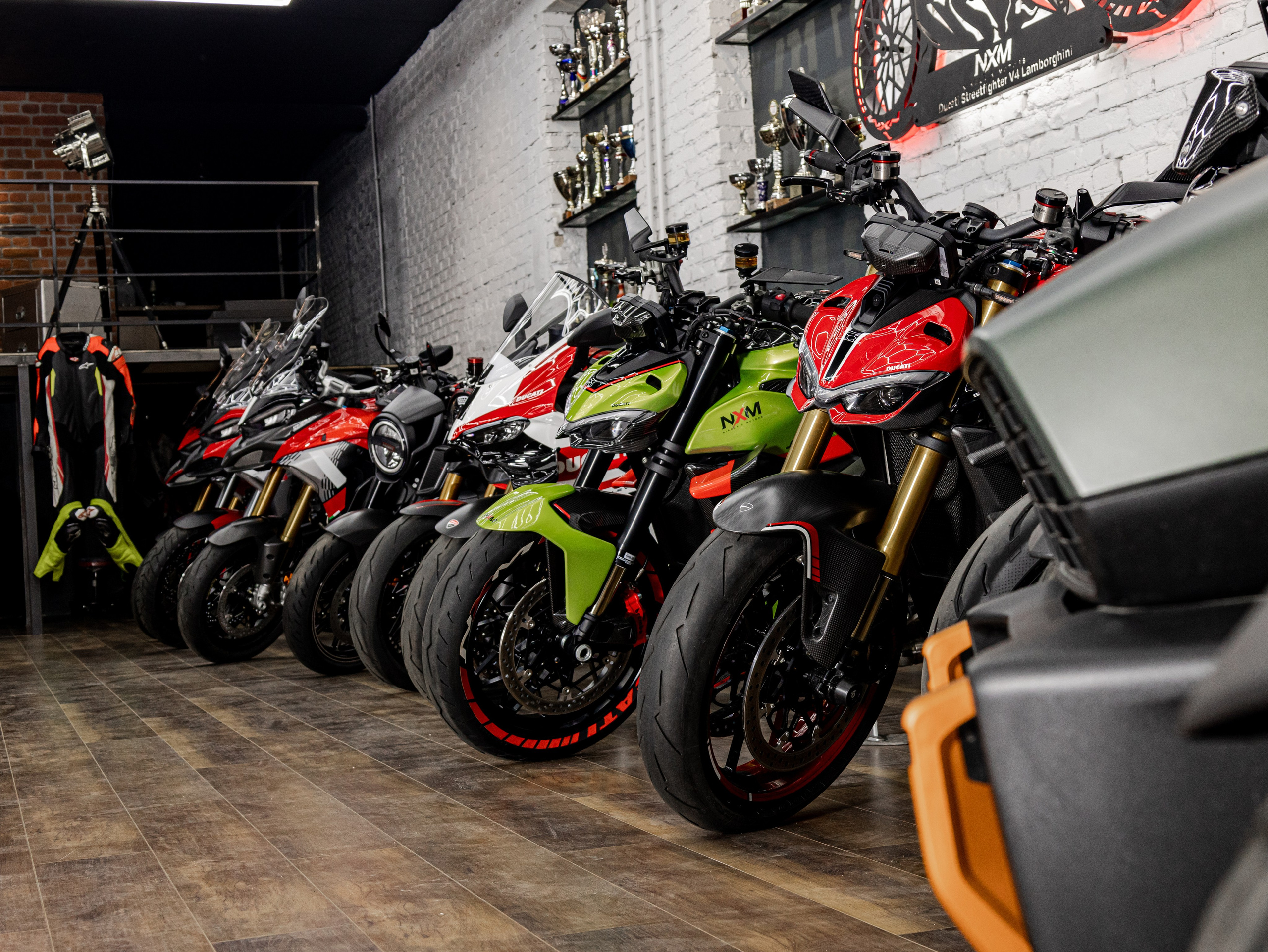 Фотосессия с мотоциклами и автомобилями. Предметный фотограф в Москве и Московской области