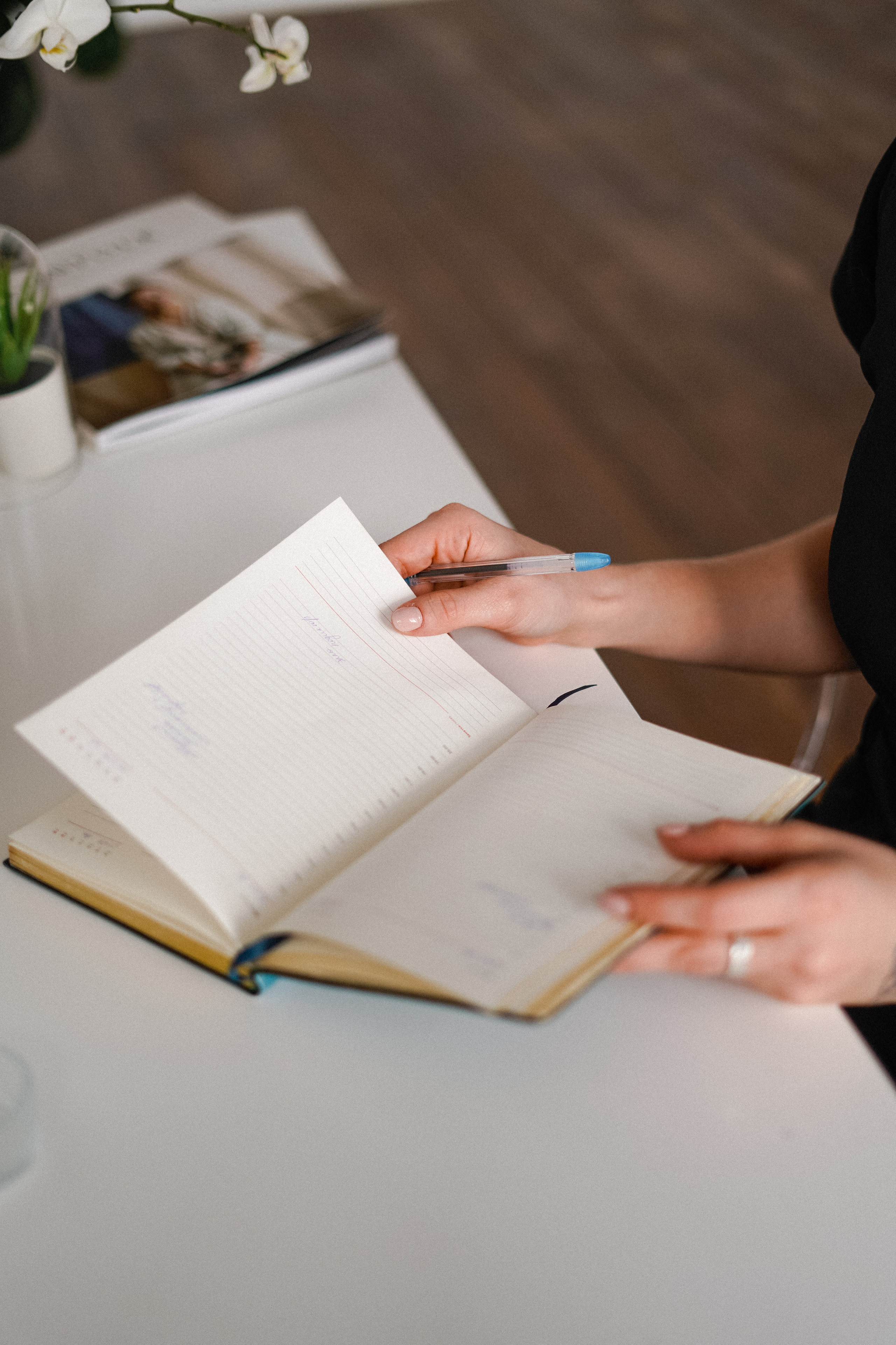 Контент для мастера маникюра Геленджик. VISUAL ARTIST · KRONGAUZ ANASTASIA