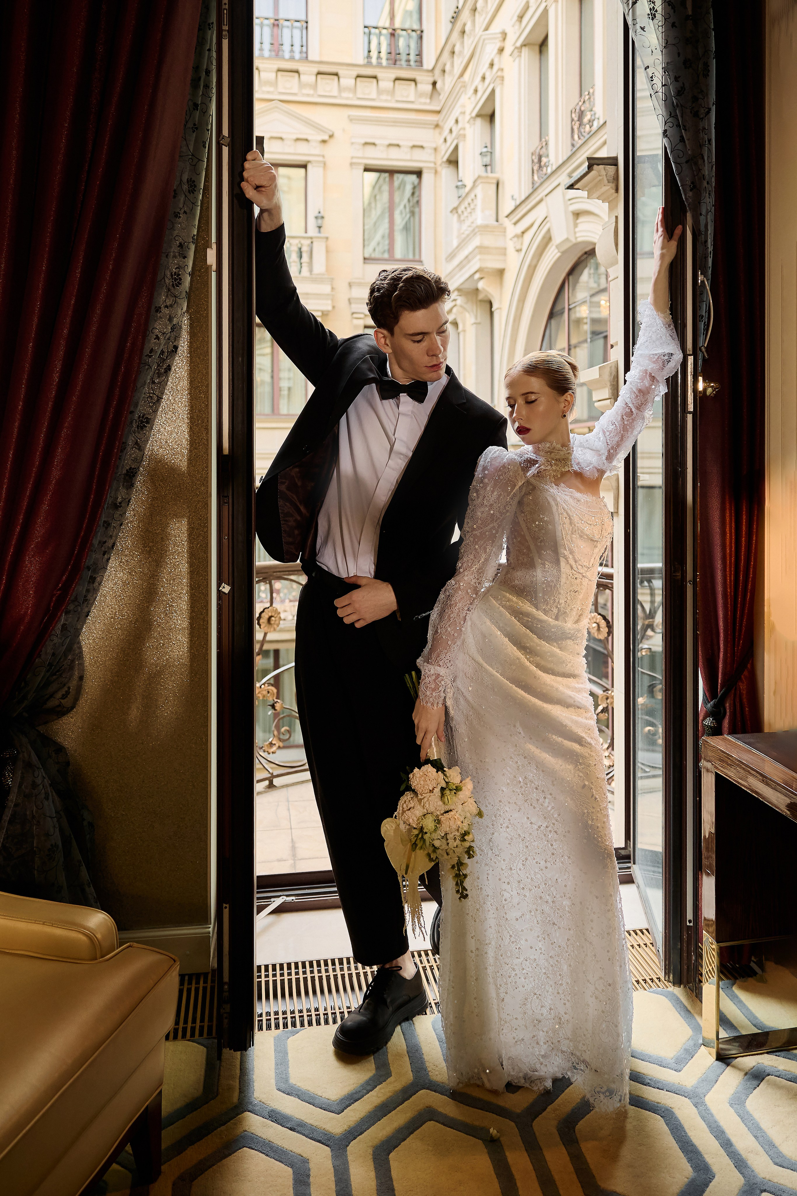 Вадим и Алина. Сборы в отеле St Regis. Свадебный фотограф в Москве и Подмосковье