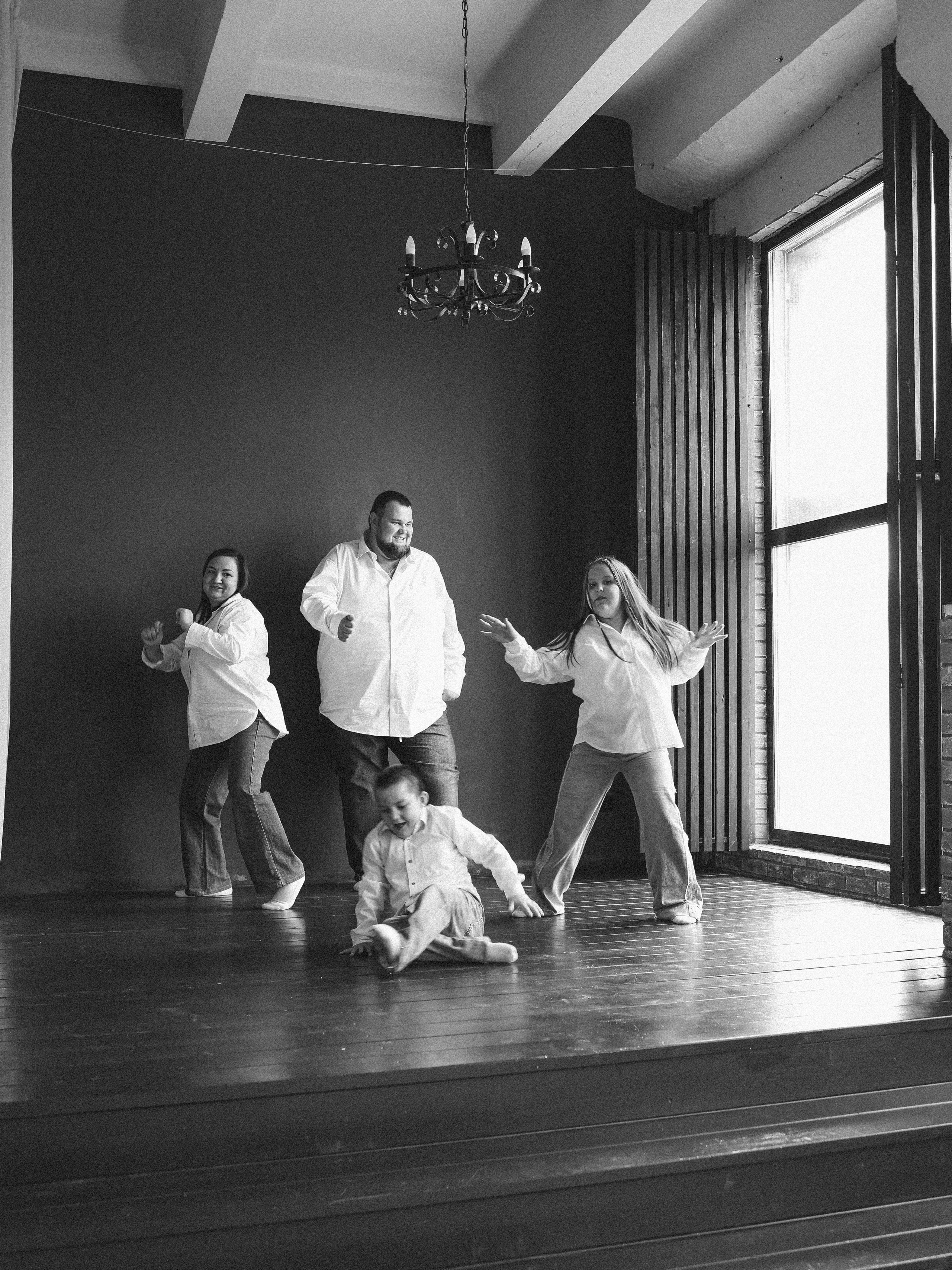 Полина Александр Мария и Иван- фотостудия Bliss- Луначарского 31. Семейный и детский фотограф в  г. Екатеринбурге Холодова Юлия