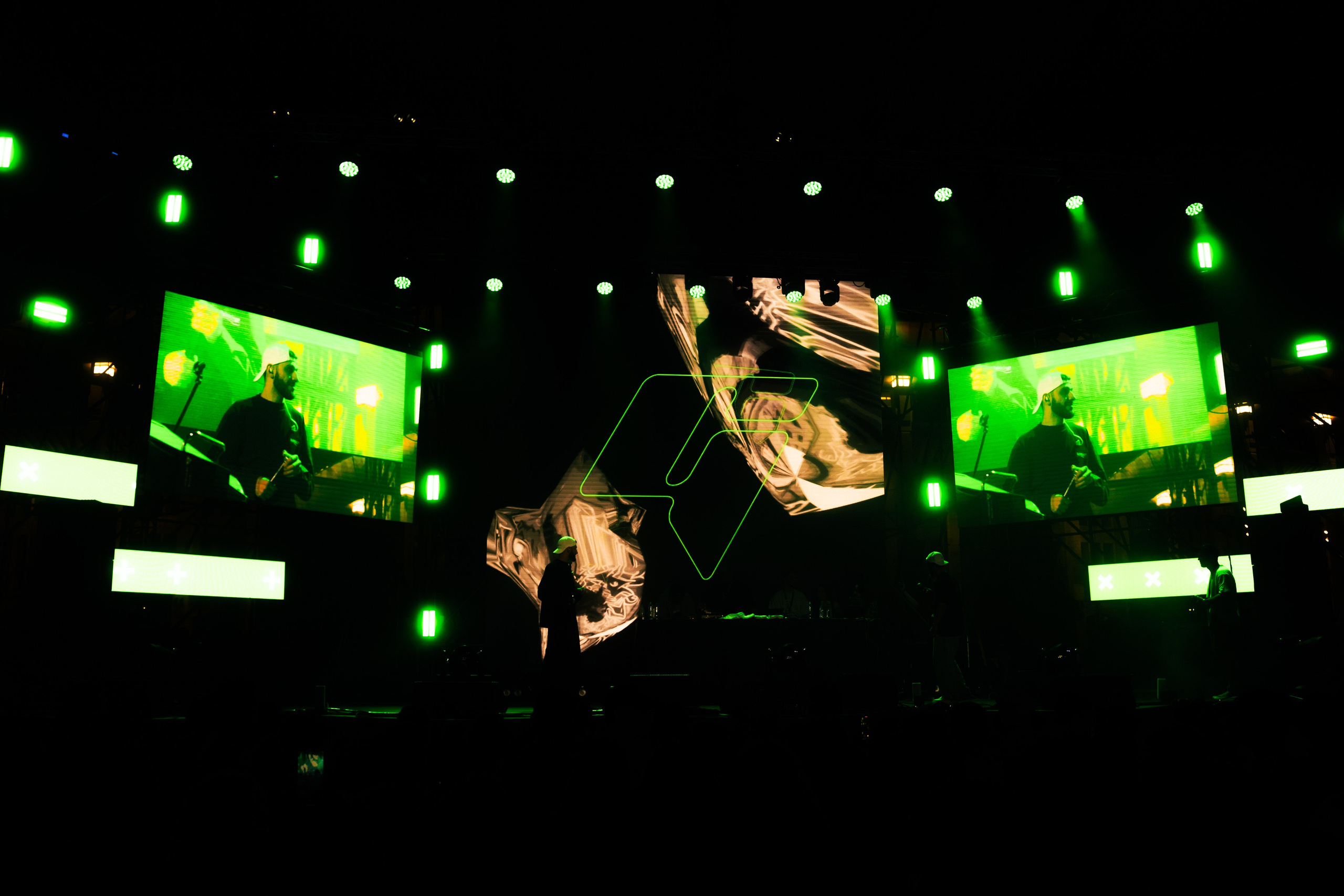 Концерт Jakone & A.V.G на фестивале Grounded Event. Ilya Foxy — автомобильный фотограф