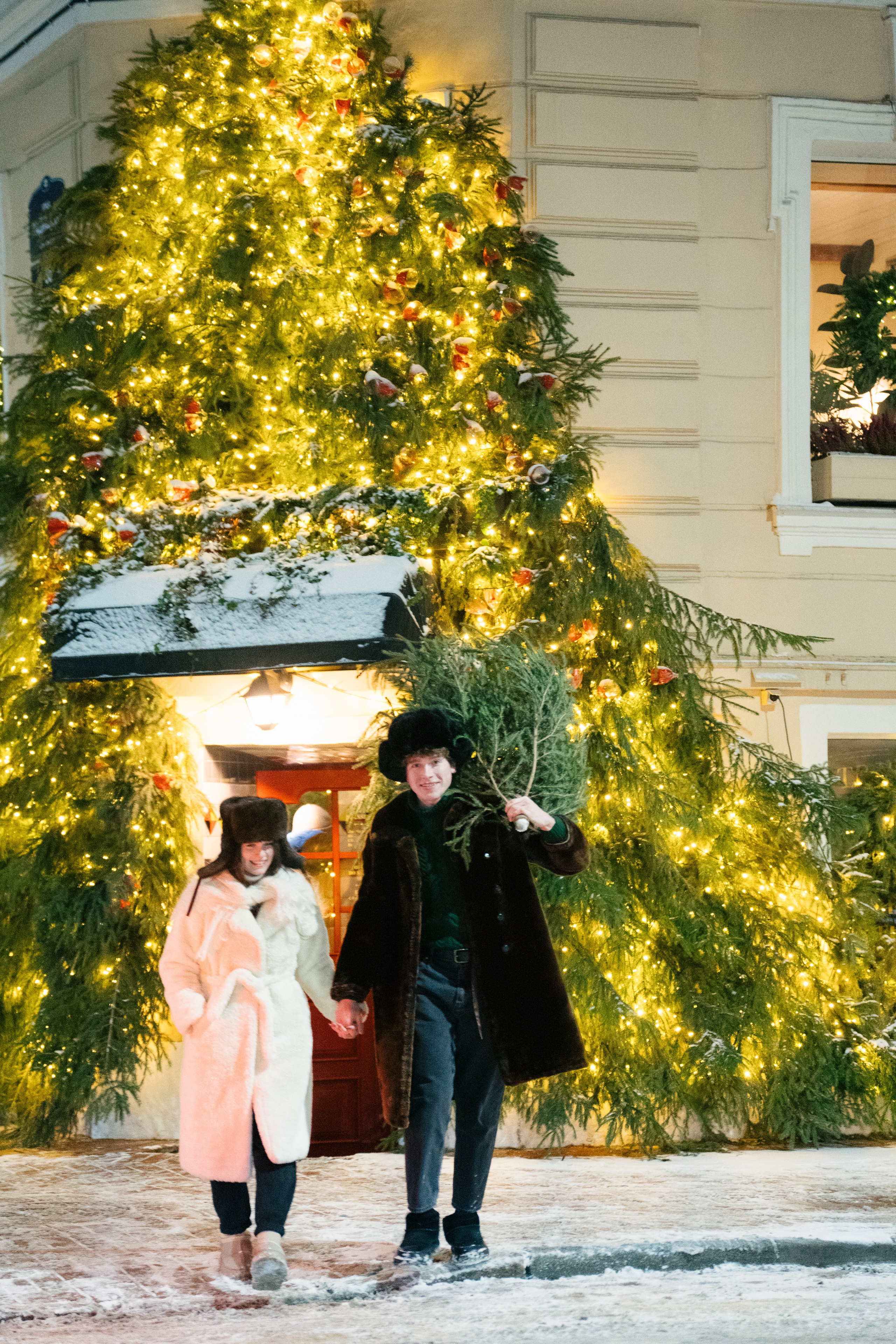 НОВОГОДНЯЯ ПРОГУЛКА ПАРЫ ПО ЧЕРНЫШЕВСКОЙ ПЕРЕД НОВЫМ ГОДОМ. Профессиональный фотограф, Санкт-Петербург — Виктория Богомолова