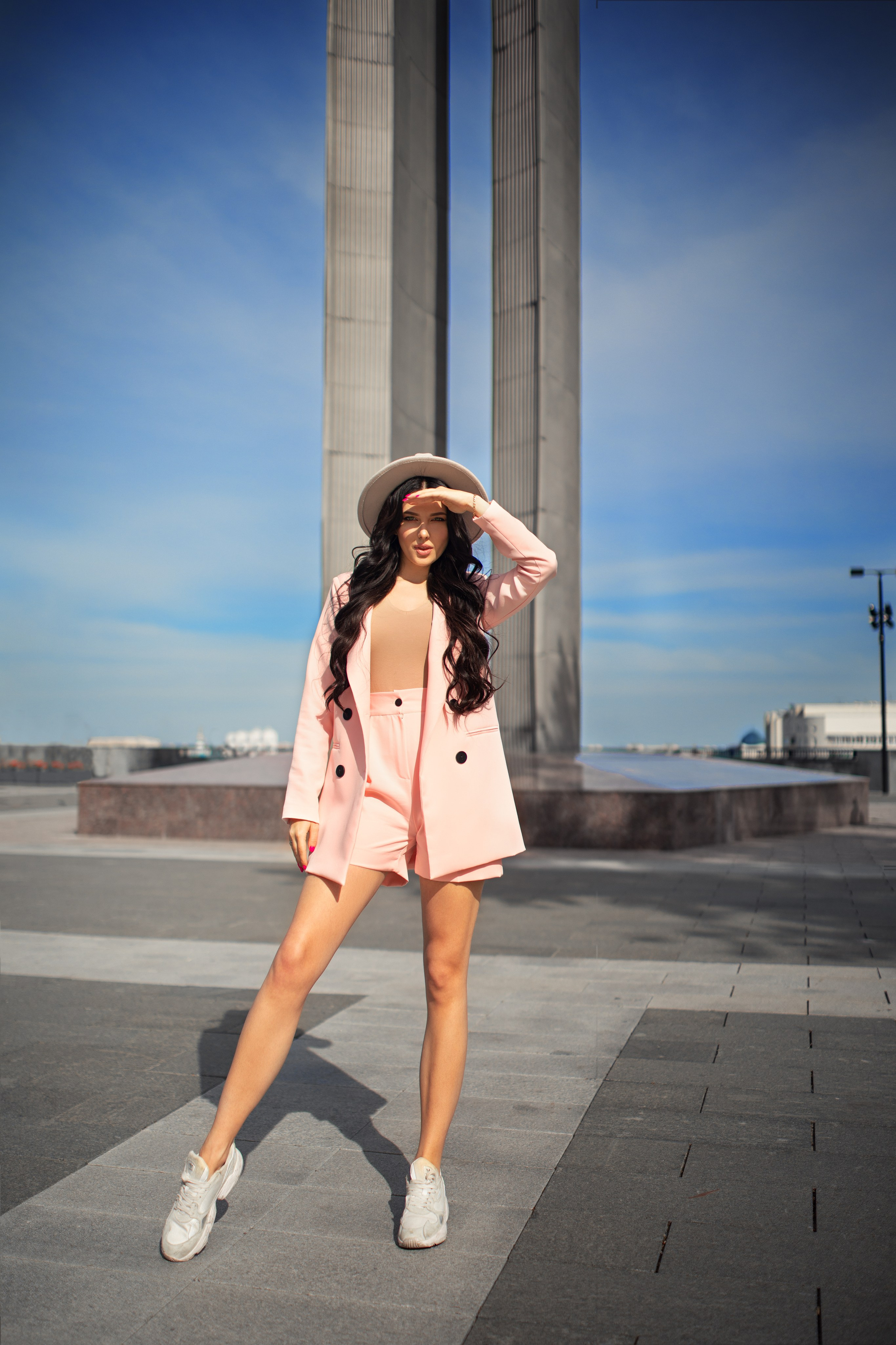 Фотосет с Кристиной в студии на циклораме и на улице города в формате для «себя»