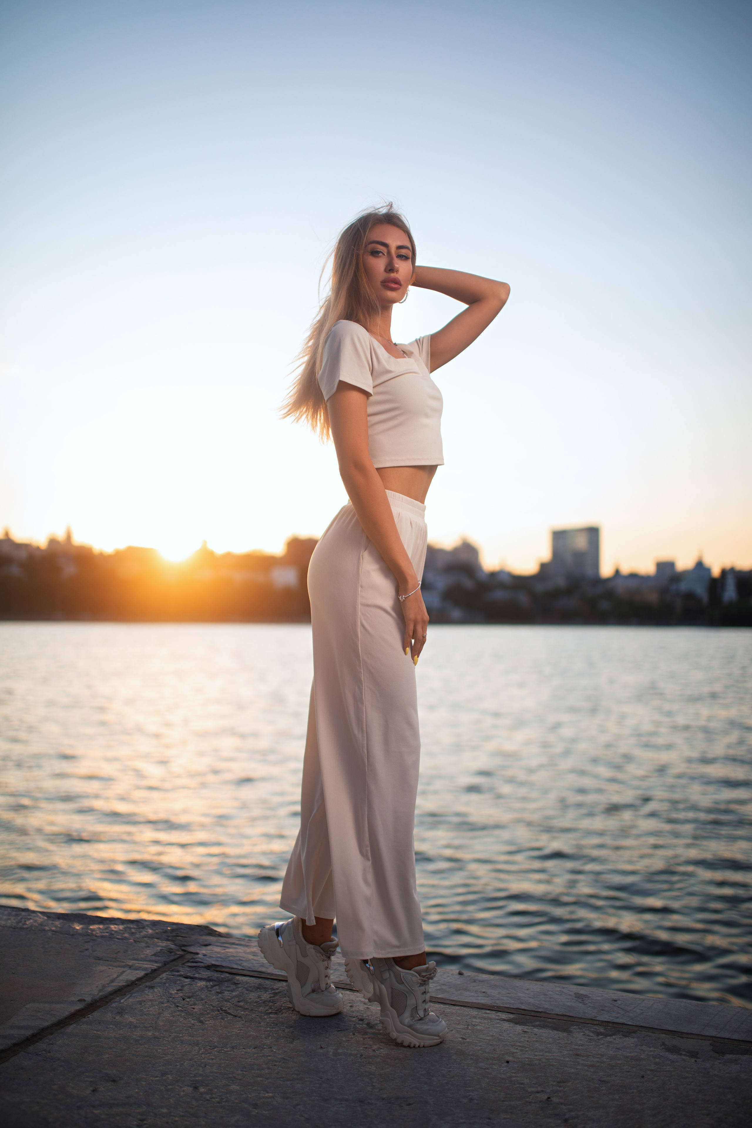 Прогулочный фотосет с Яной в формате для «себя» на улицах города Воронежа