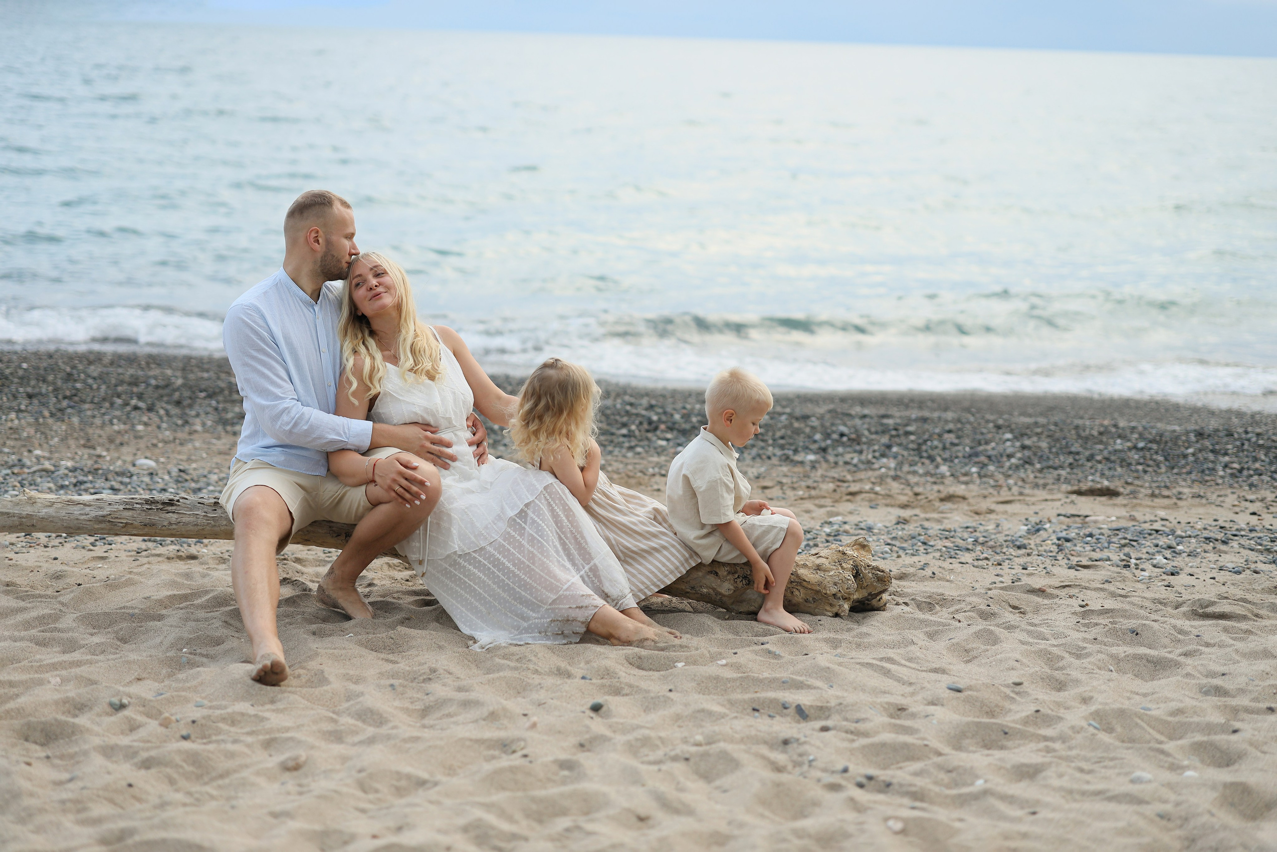 Семейная фотосессия на пляже Келасур, Сухум, Абхазия. Свадебный и семейный фотограф в Абхазии Жанна Соснина