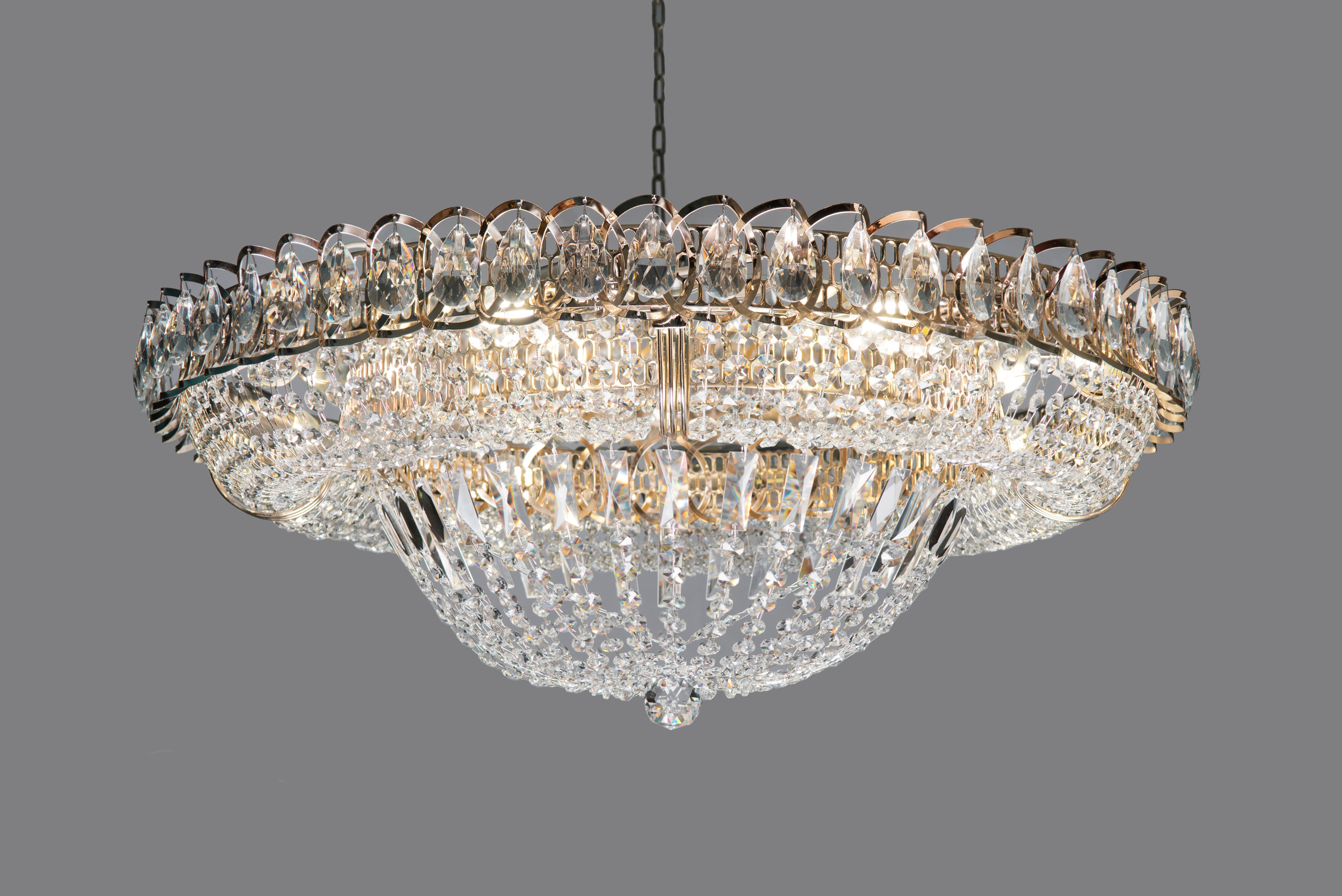 Хрустальные люстры. Контент-фотограф Татьяна Киричук в Ростове-на-Дону