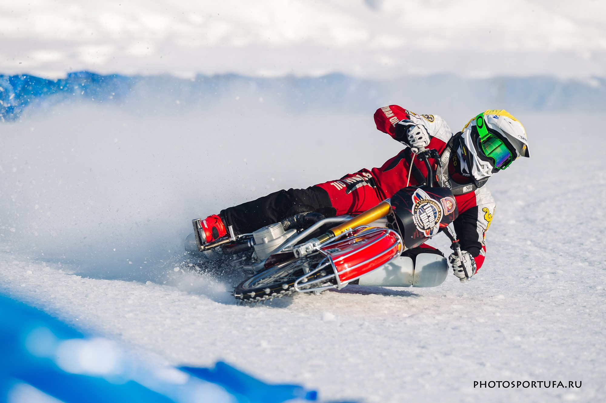 Мотогонку на льду. Спортивный фотограф в Уфе Евгений Буров