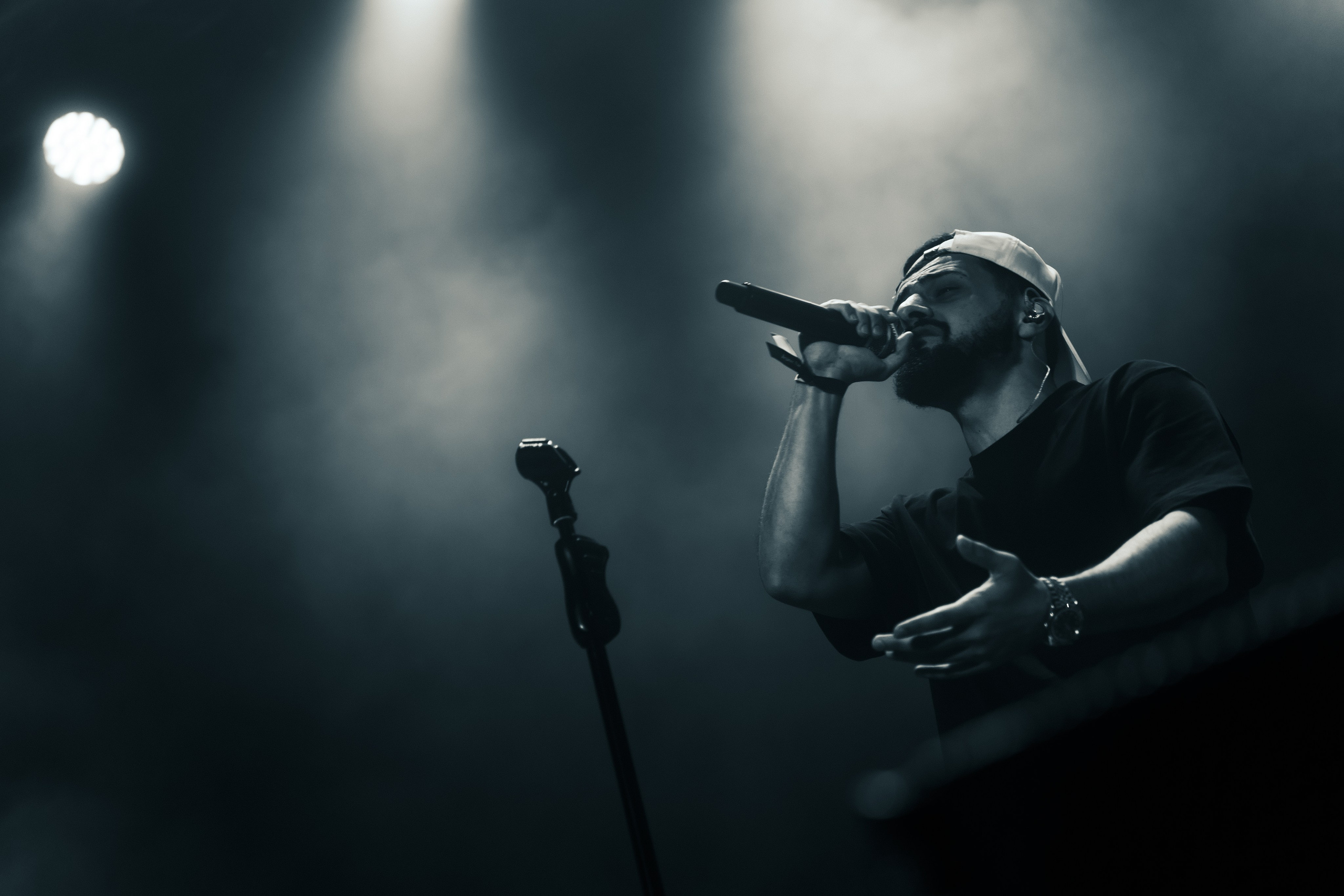 Концерт Jakone & A.V.G на фестивале Grounded Event. Ilya Foxy — автомобильный фотограф