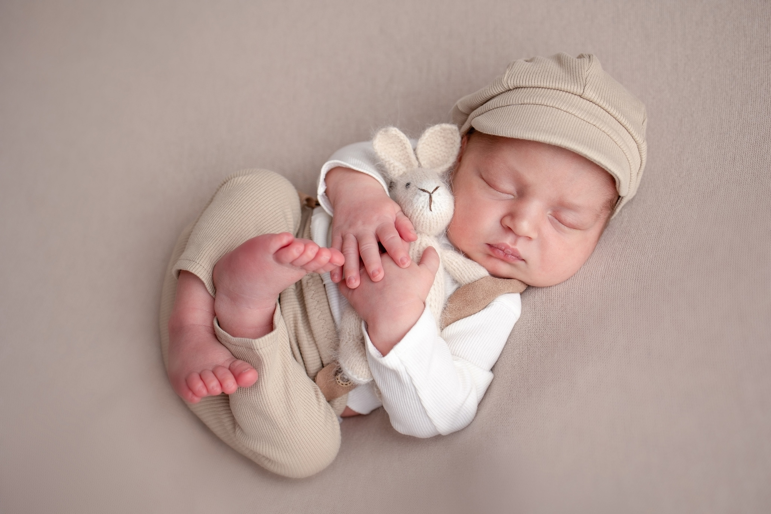 Нежная и милая фотосессия первых дней жизни Вашего ребенка в Минске. Фотограф новорождённых Минск — стоимость newborn фотосессии в Минске