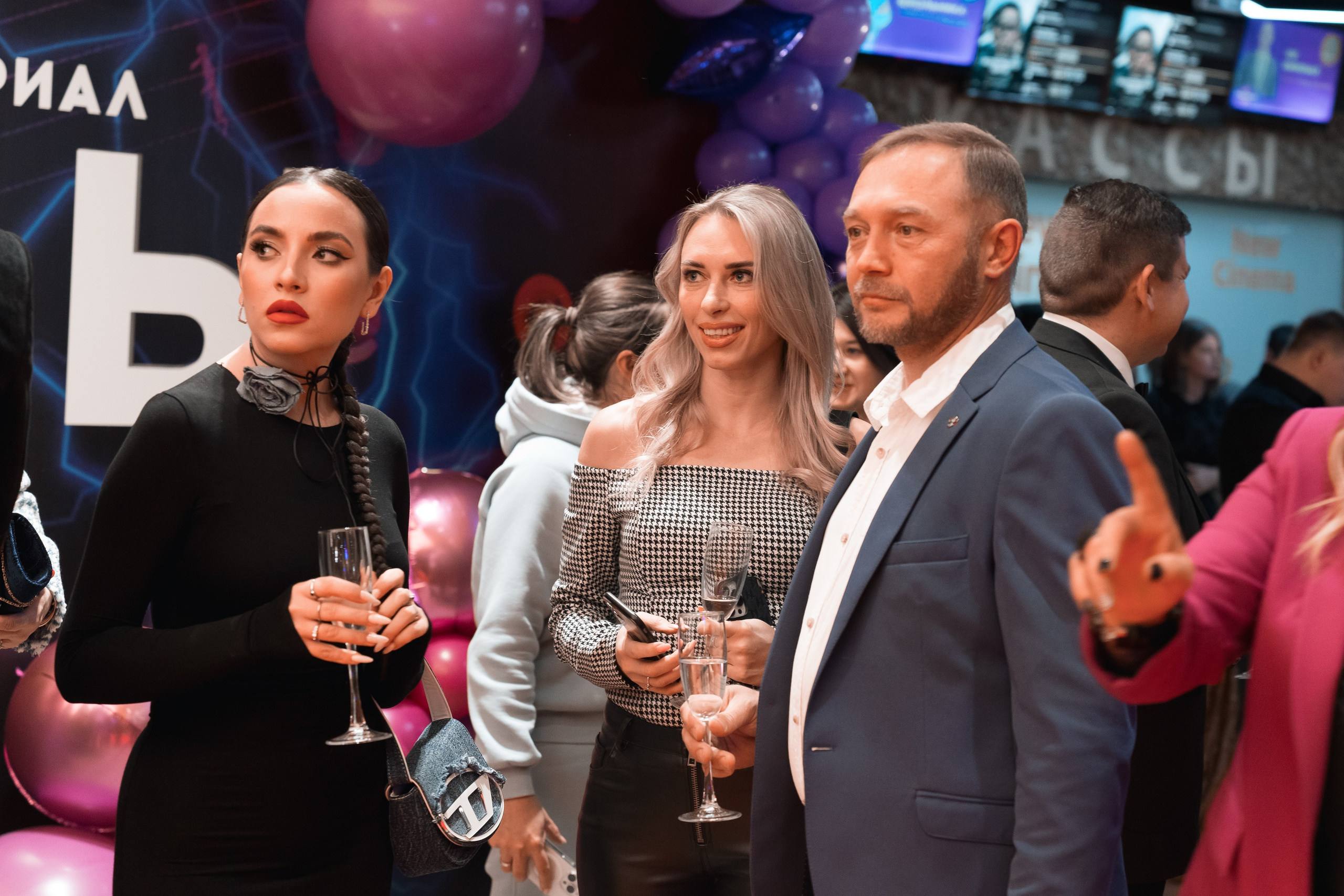 Веб-сериал «МЫ». Для тех, кто не ждёт удачи, а создаёт её. Каждая фотосессия — это твой момент, твой стиль, твой успех. 📸