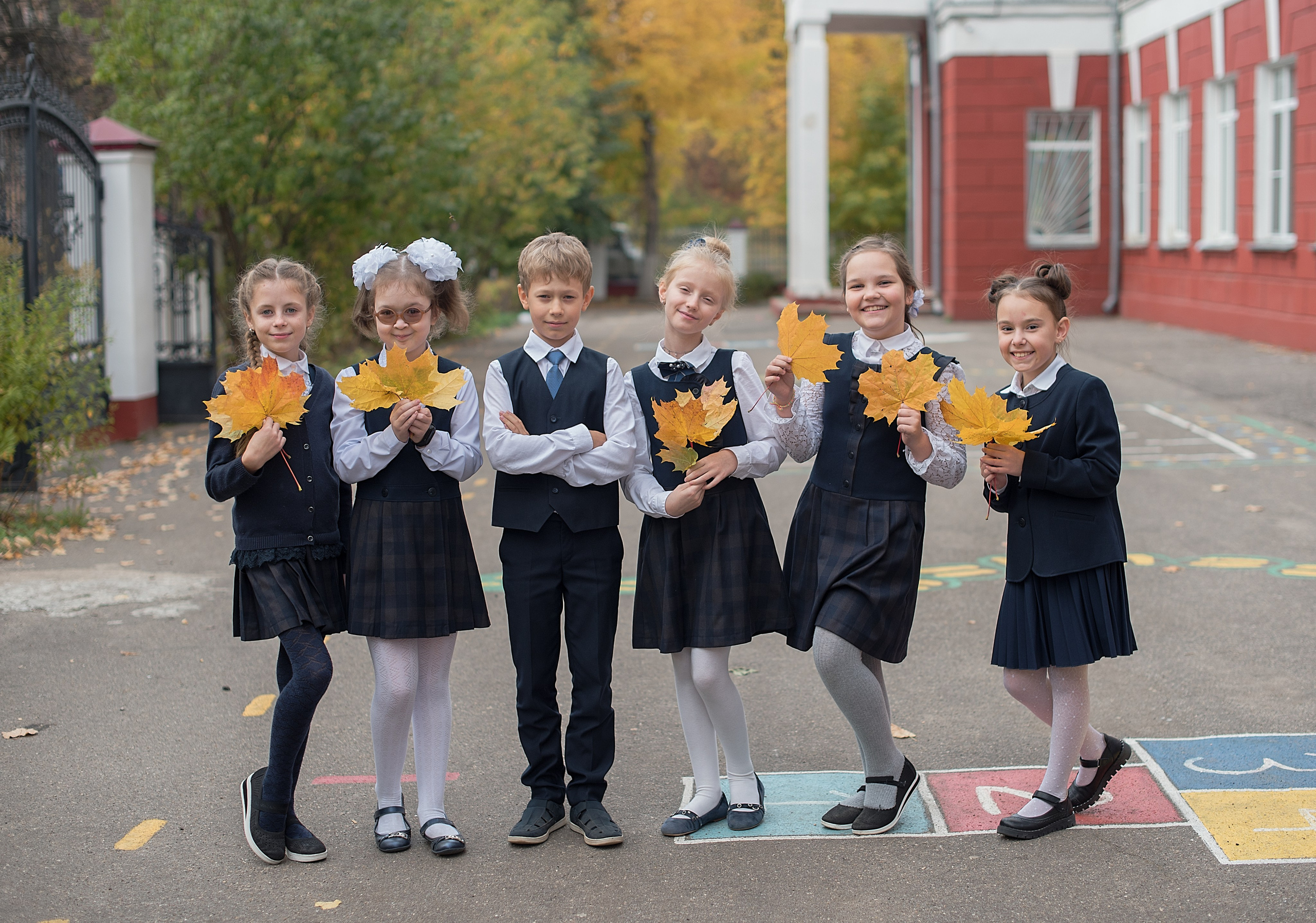 Пример съемки для выпускного альбома с наполнением «стандарт». Выпускные альбомы для школ и детских садов в Иваново