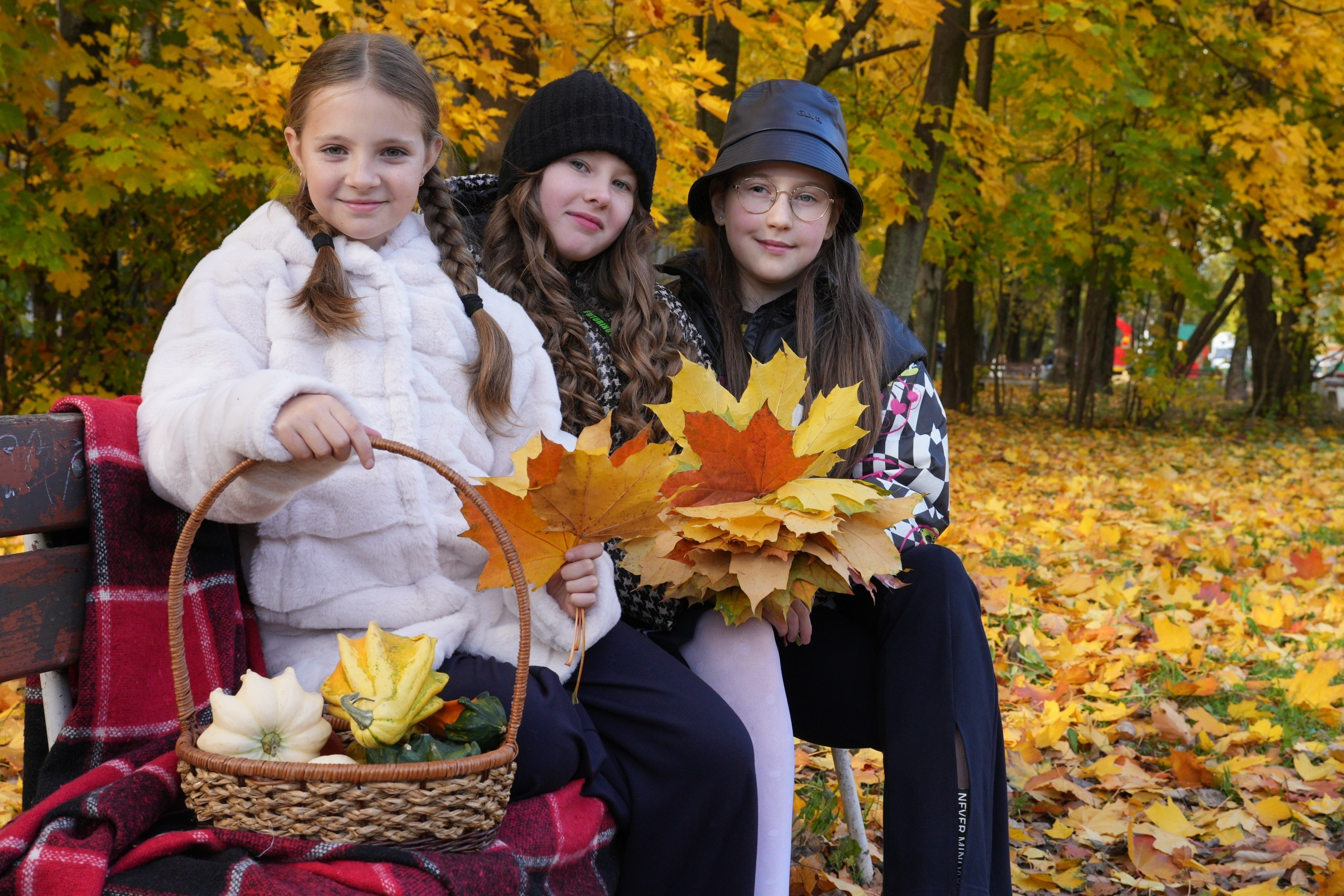 ОСЕННЯЯ. Школьная фотография в Санкт-Петербурге, выпускные альбомы, фотосессии