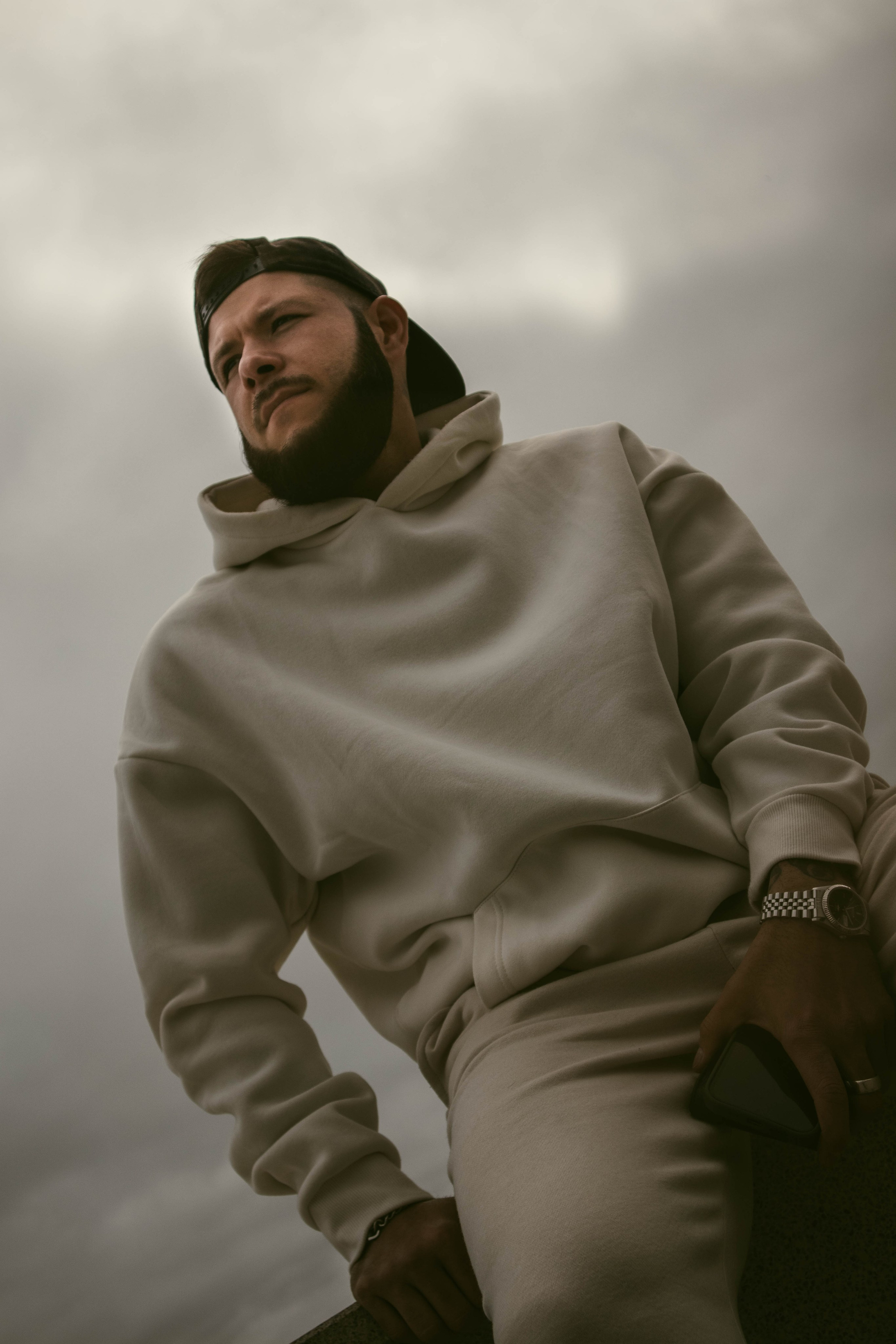 О. Уличный фотограф Города N