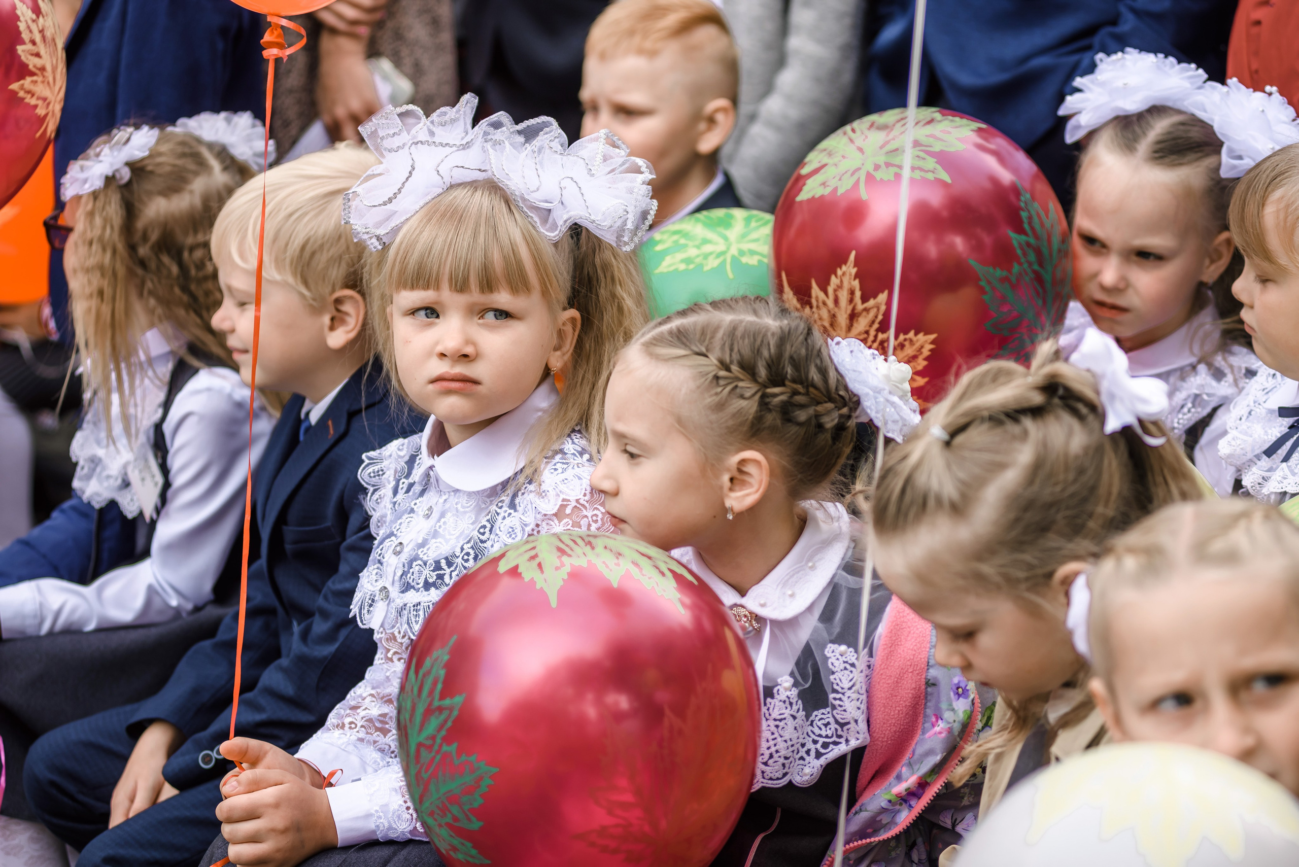Линейка 11-е классы 2023. Фотограф Галина Лисанова, г. Брянск