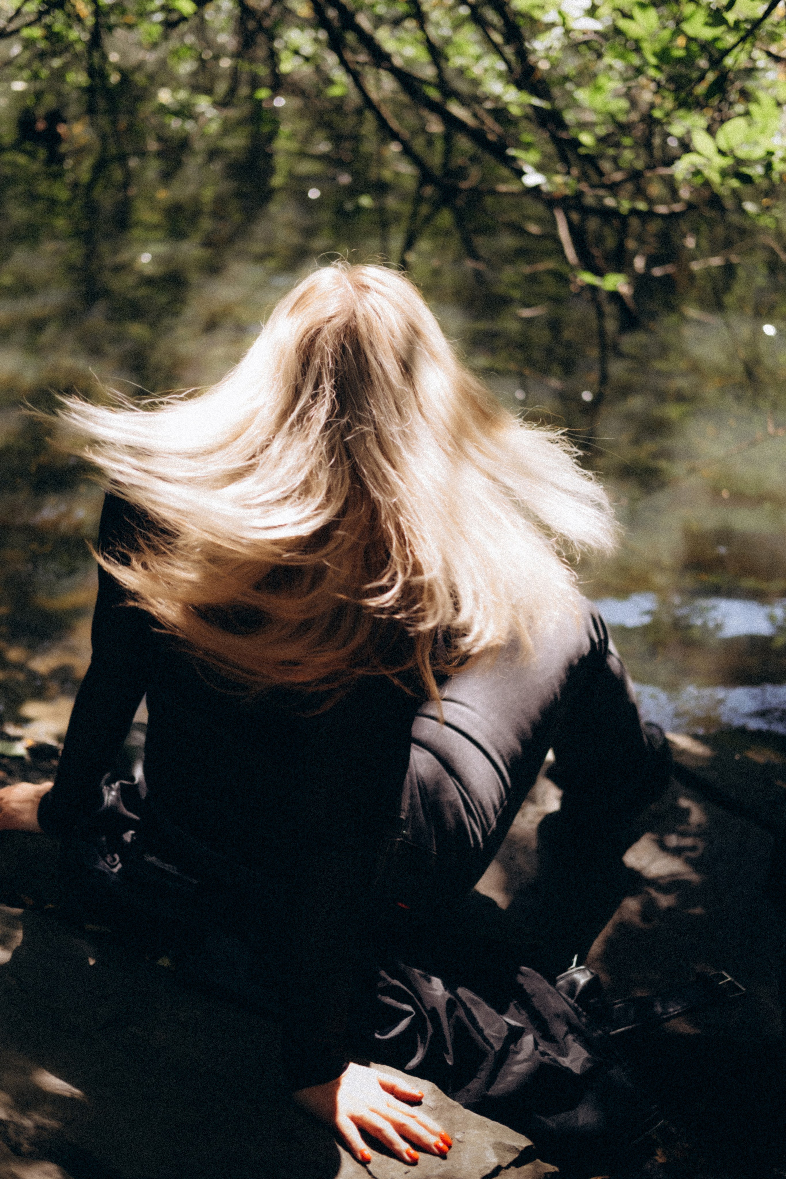 Фотосессия девушки в парке Екатеринбурга. Свадебный фотограф в Екатеринбурге — заказ профессиональной фотосесии, все виды фотосъемки