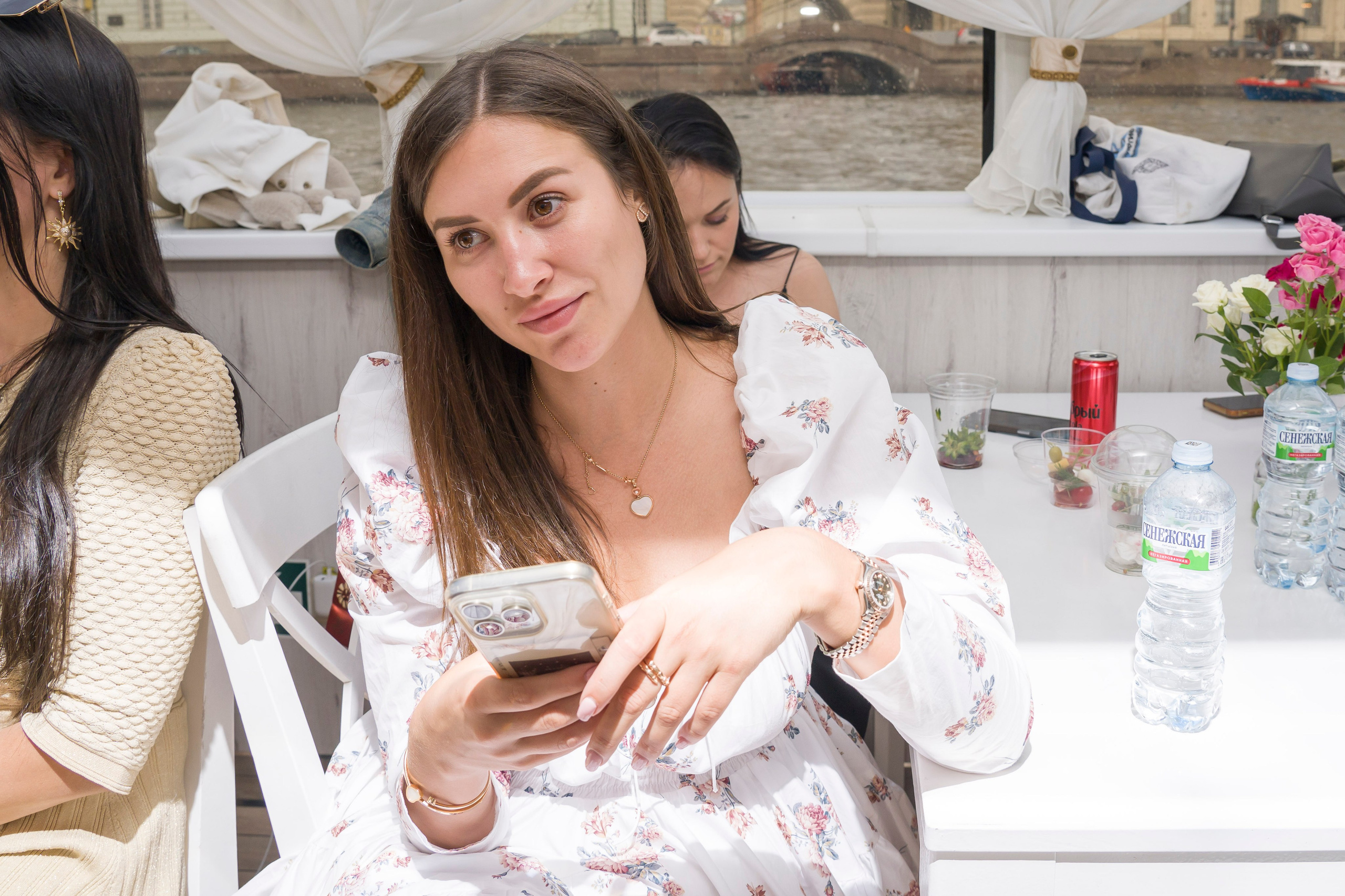 На теплоходе праздник. Фотограф в Санкт-Петербурге. Репортажная и все съёмки для бизнеса