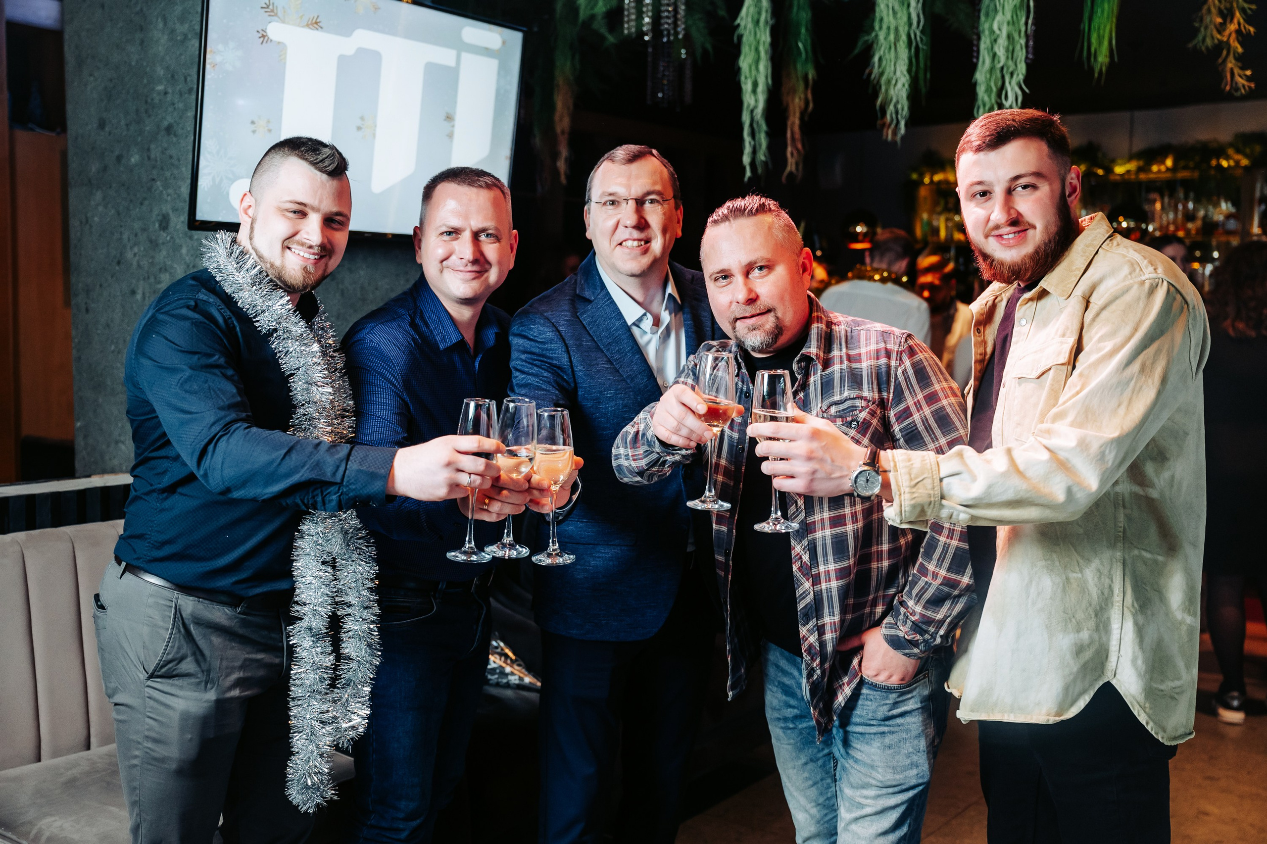 Новогодний корпоратив в караоке баре. Фотограф Дмитрий Сермяжко