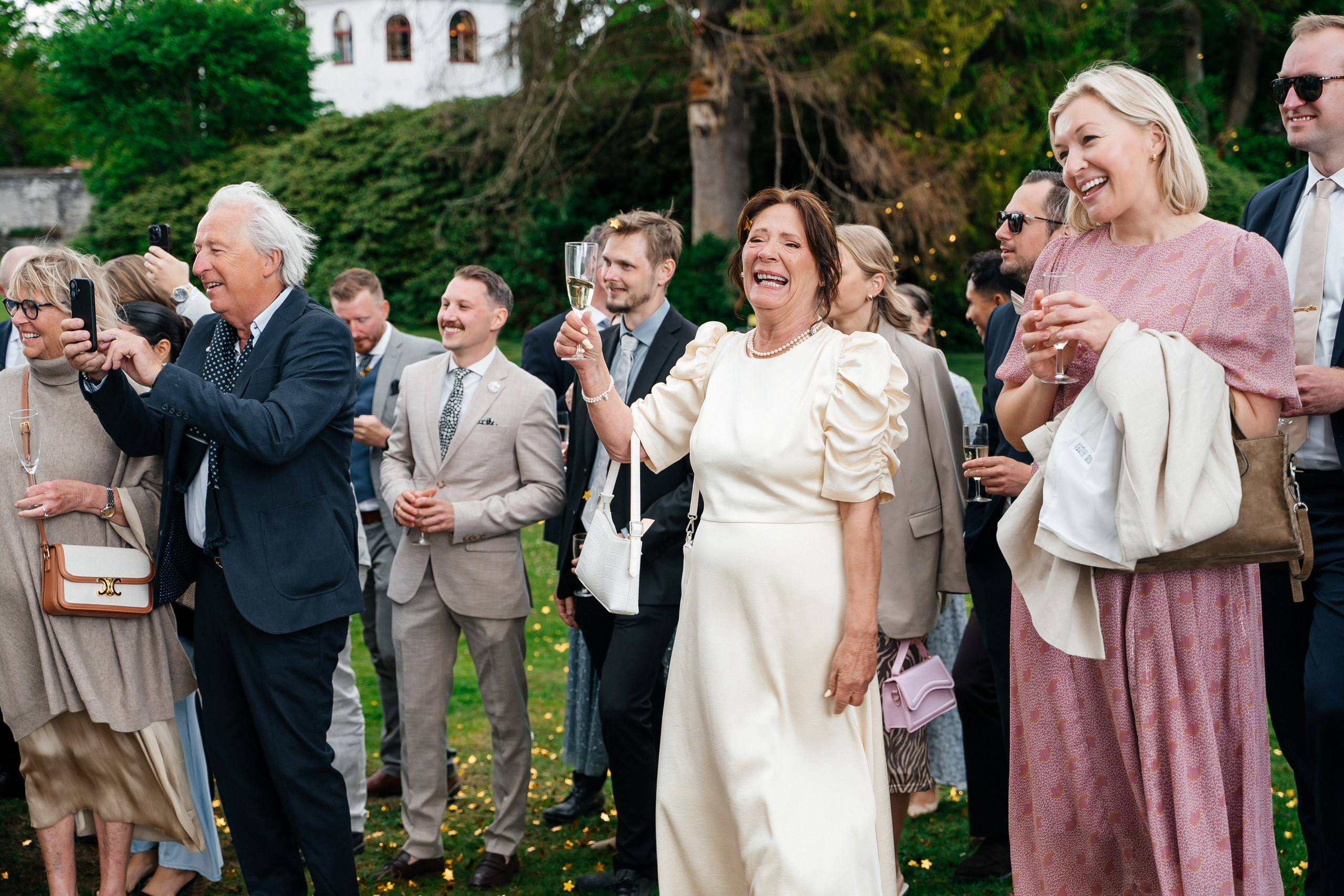 Hjelmsjöborg bröllop Randi & Robert. Bröllops- och familjefotograf i Halmstad | Valentina