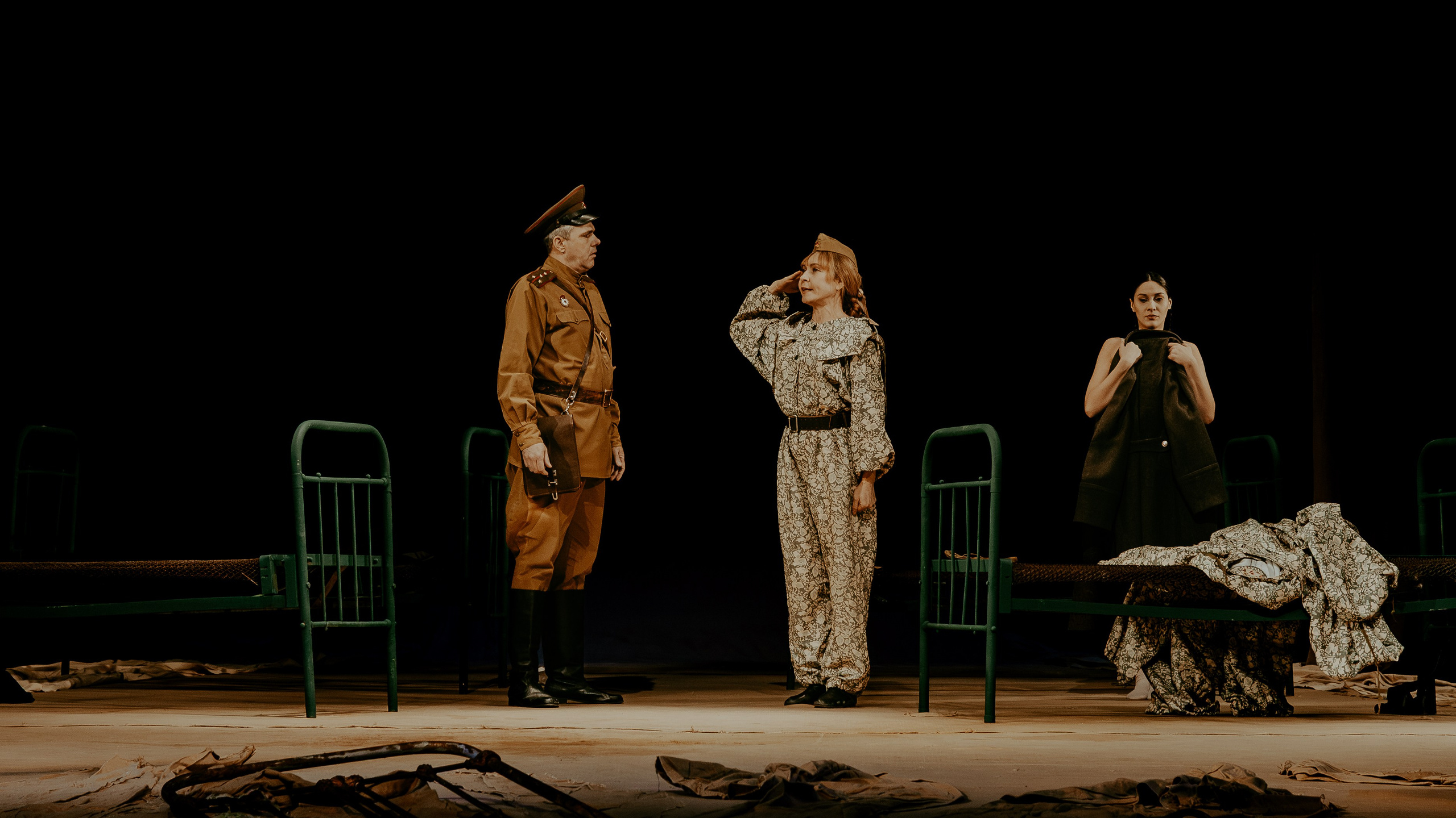 Театр Юного Зрителя " Не покидай меня». Фотограф Марк Файзулин