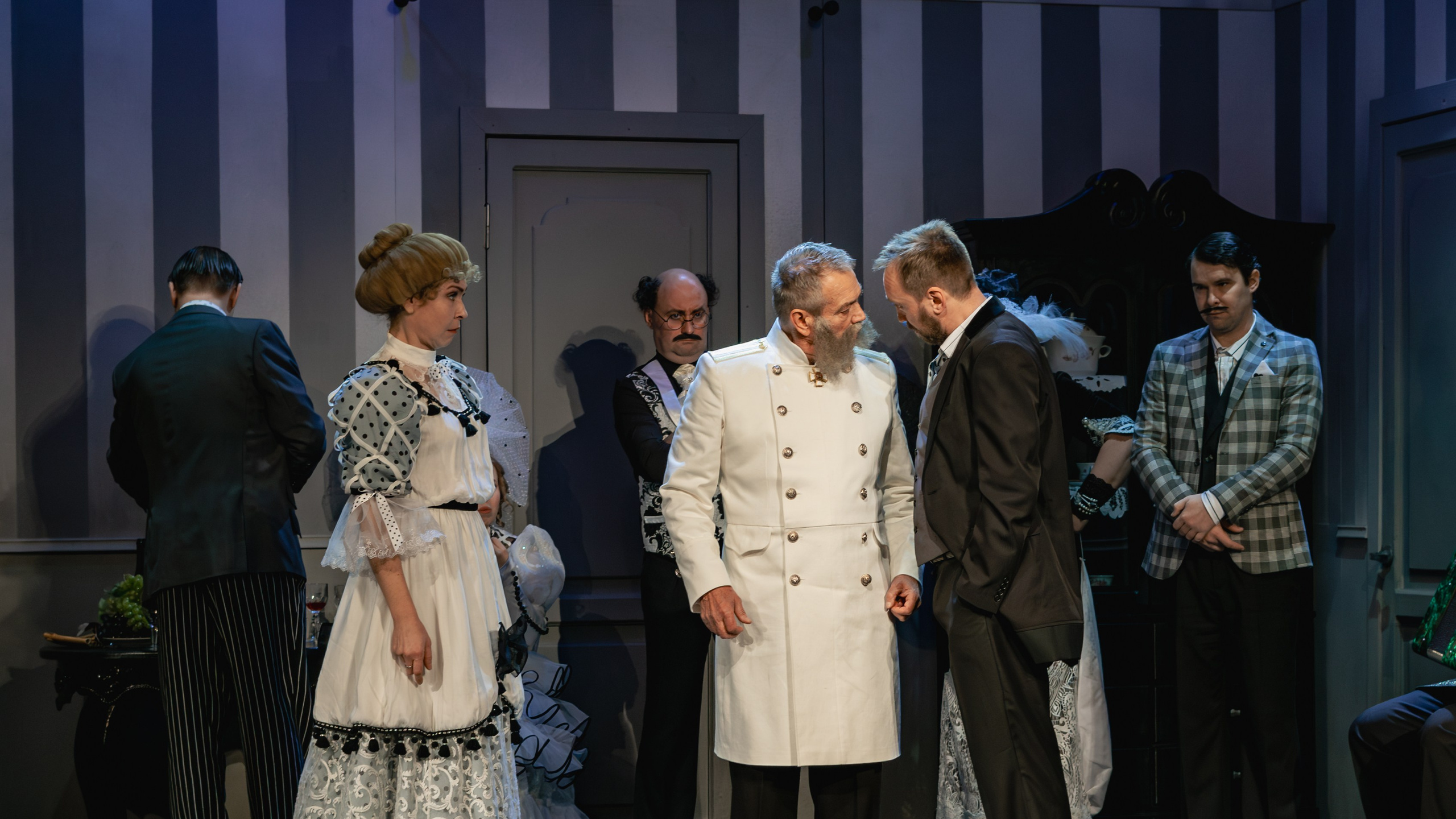 Театр Юного Зрителя «Две свадьбы». Фотограф Марк Файзулин