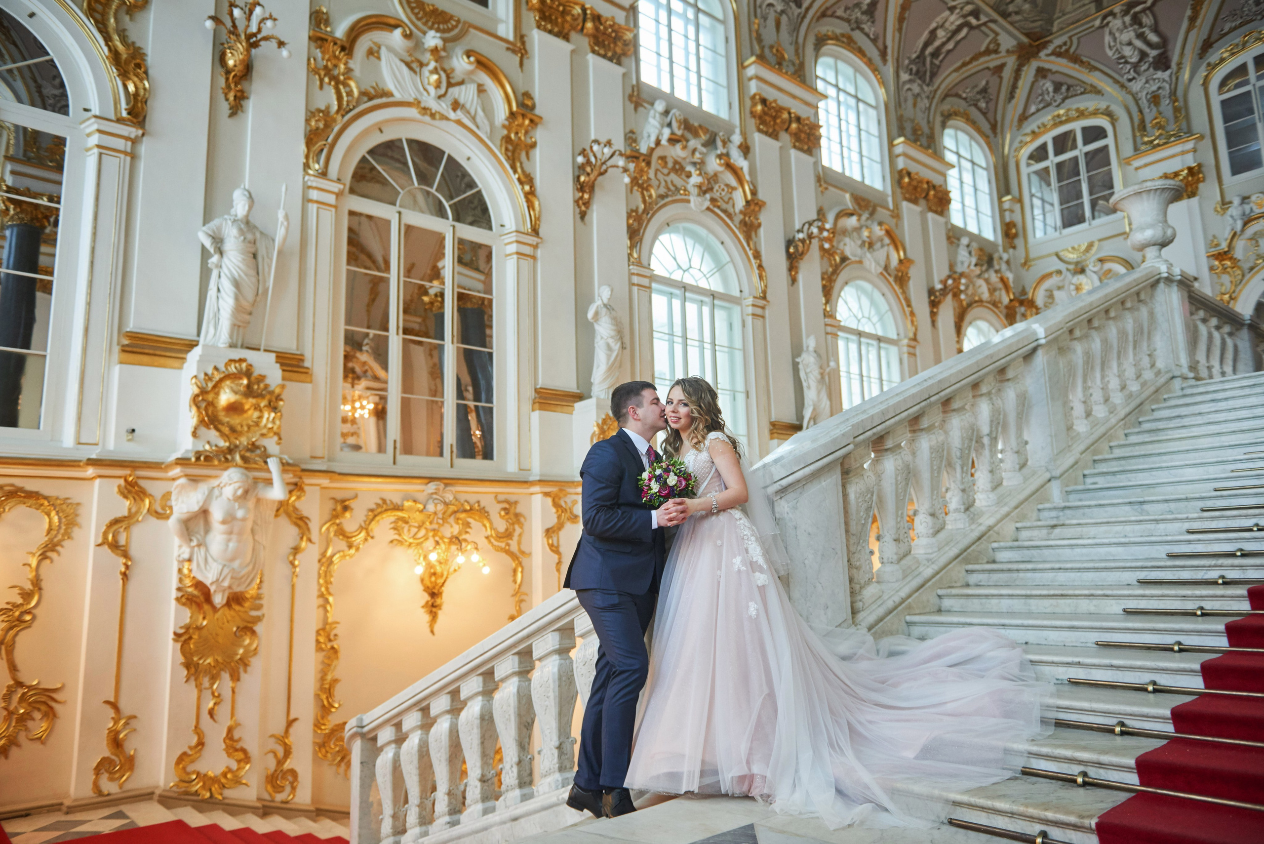 Елена и Иван (зимняя свадебная прогулка у Михайловского замка и фотосессия в Эрмитаже). Портретный, семейный и свадебный фотограф в Санкт-Петербурге и в Пушкине Ширяев Денис