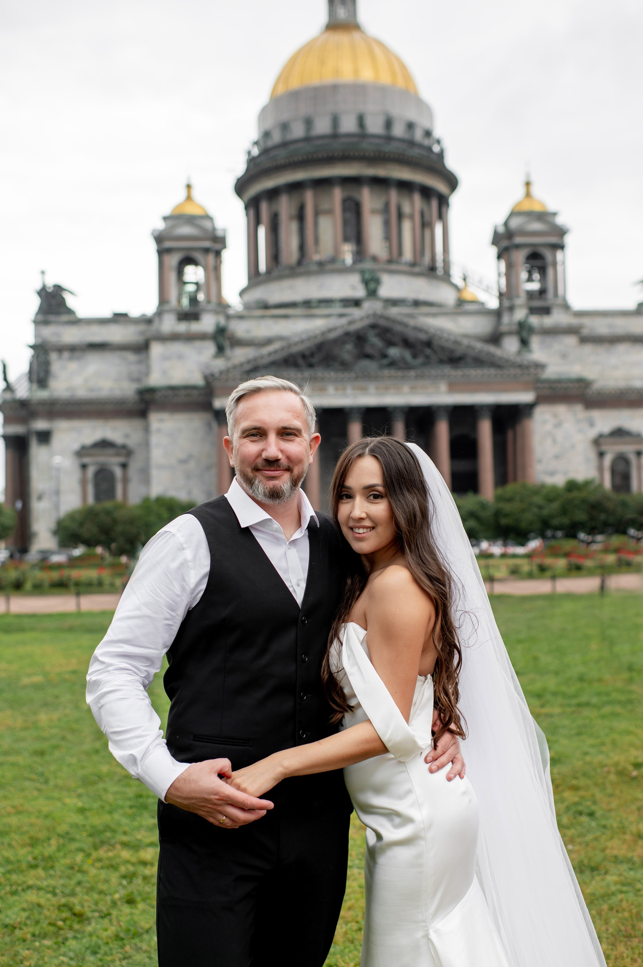 Классическая свадебная фотосессия Аины и Антона по самым красивым местам для свадебной прогулки в Санкт-Петербурге. Портретный, семейный и свадебный фотограф в Санкт-Петербурге и в Пушкине Ширяев Денис