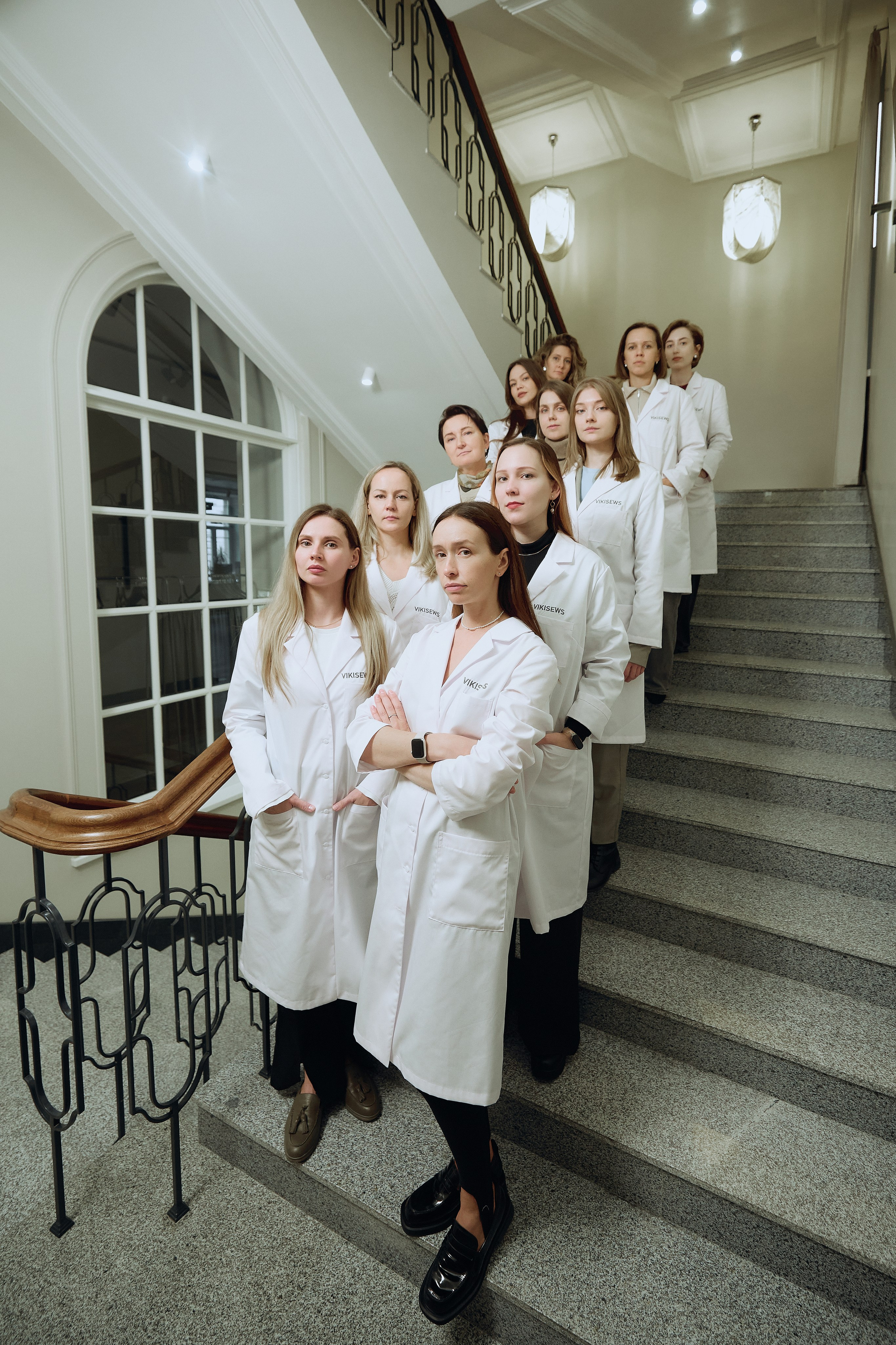 Командный снимок Vikisews: профессионалы, создающие выкройки и стильные коллекции одежды
