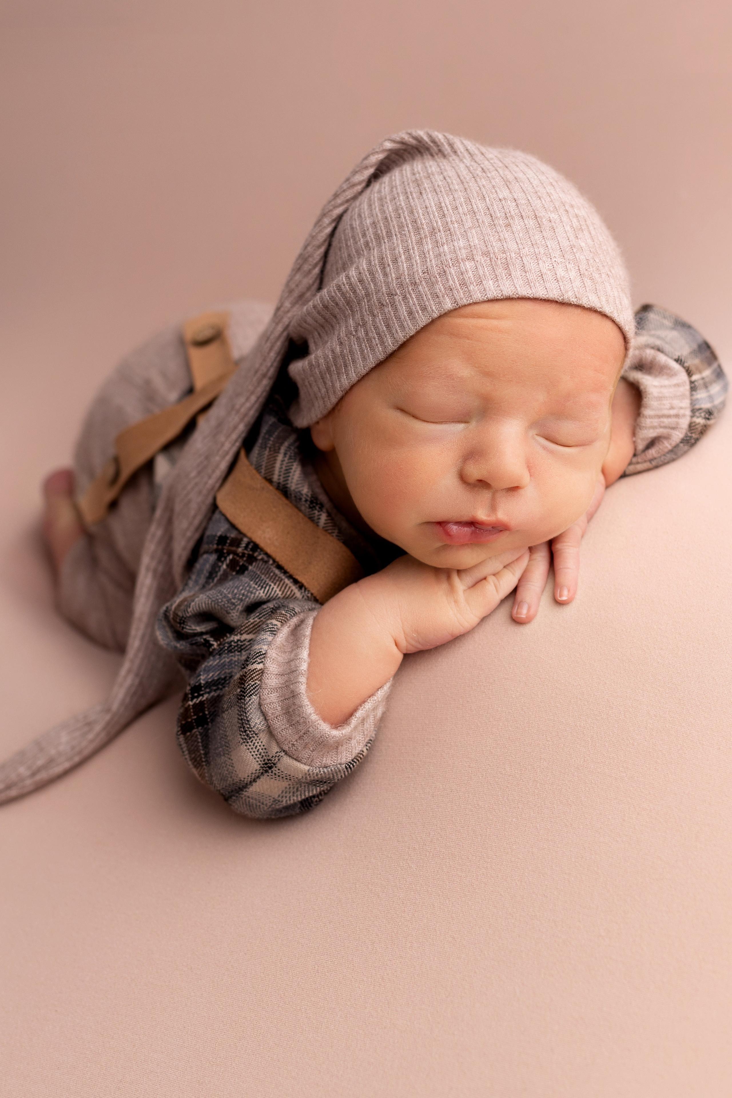 Классическая фотосессия малыша. Фотограф новорожденных малышей в Омске и Омской области Эльвира Камаева