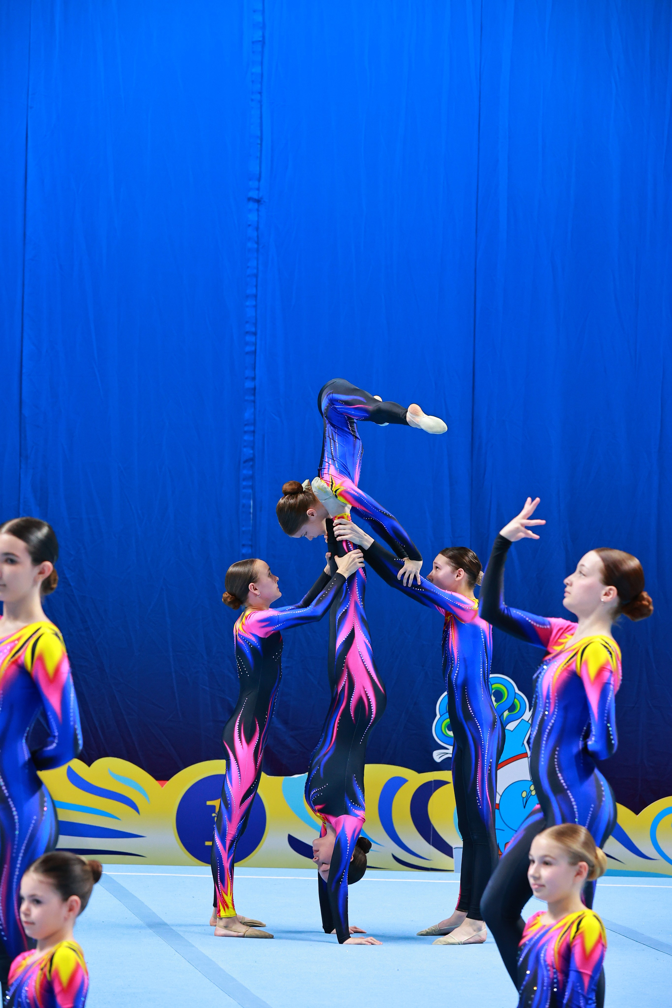 Спортивно акробатический танец. Студия акробатики и развивающей гимнастики «Acrostars»