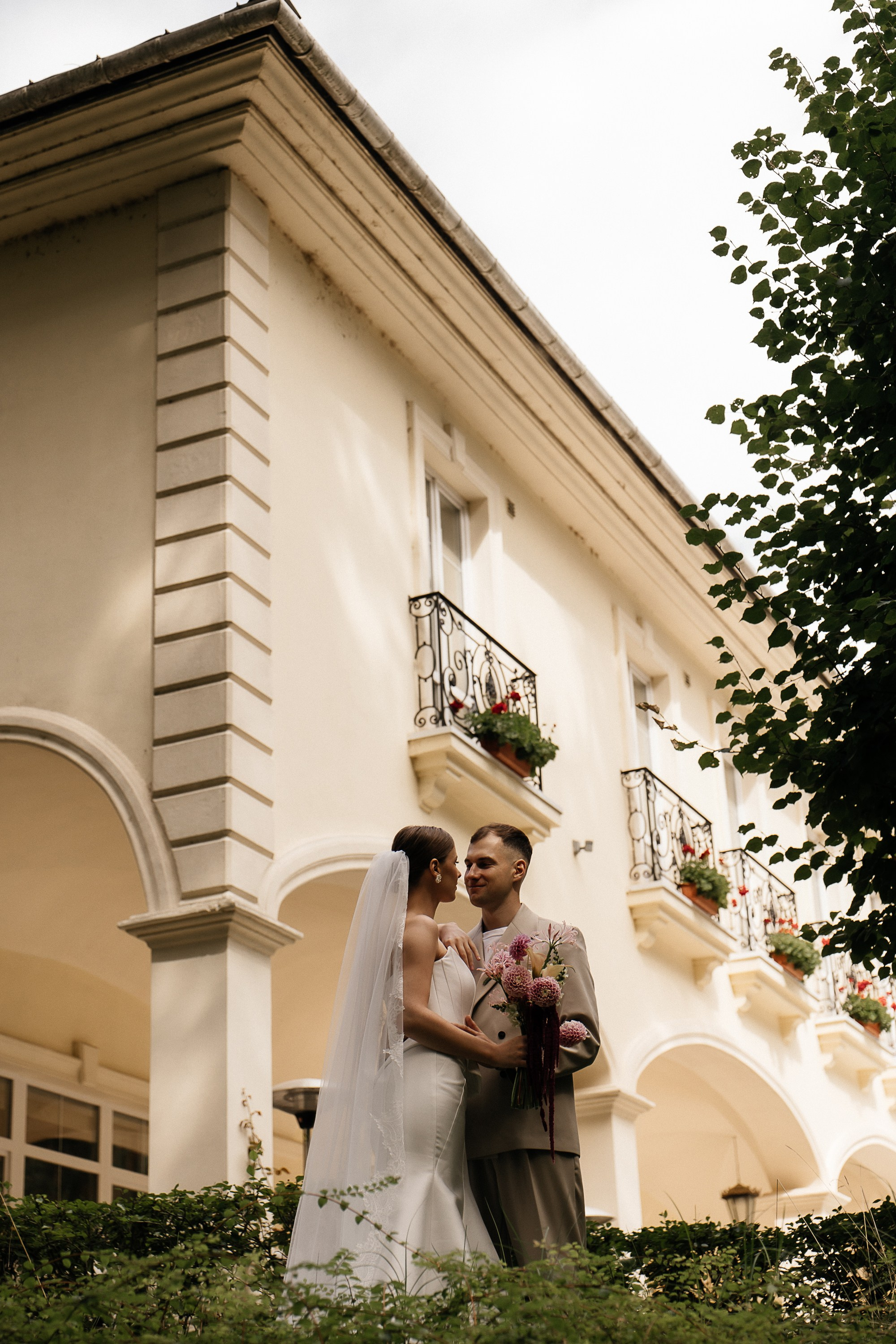Свадьбная фотосессия в отеле Кронон (Гродно, Беларусь). Свадебный и семейный фотограф Виолетта Сидельникова. Краснодар, Россия, Беларусь, Европа