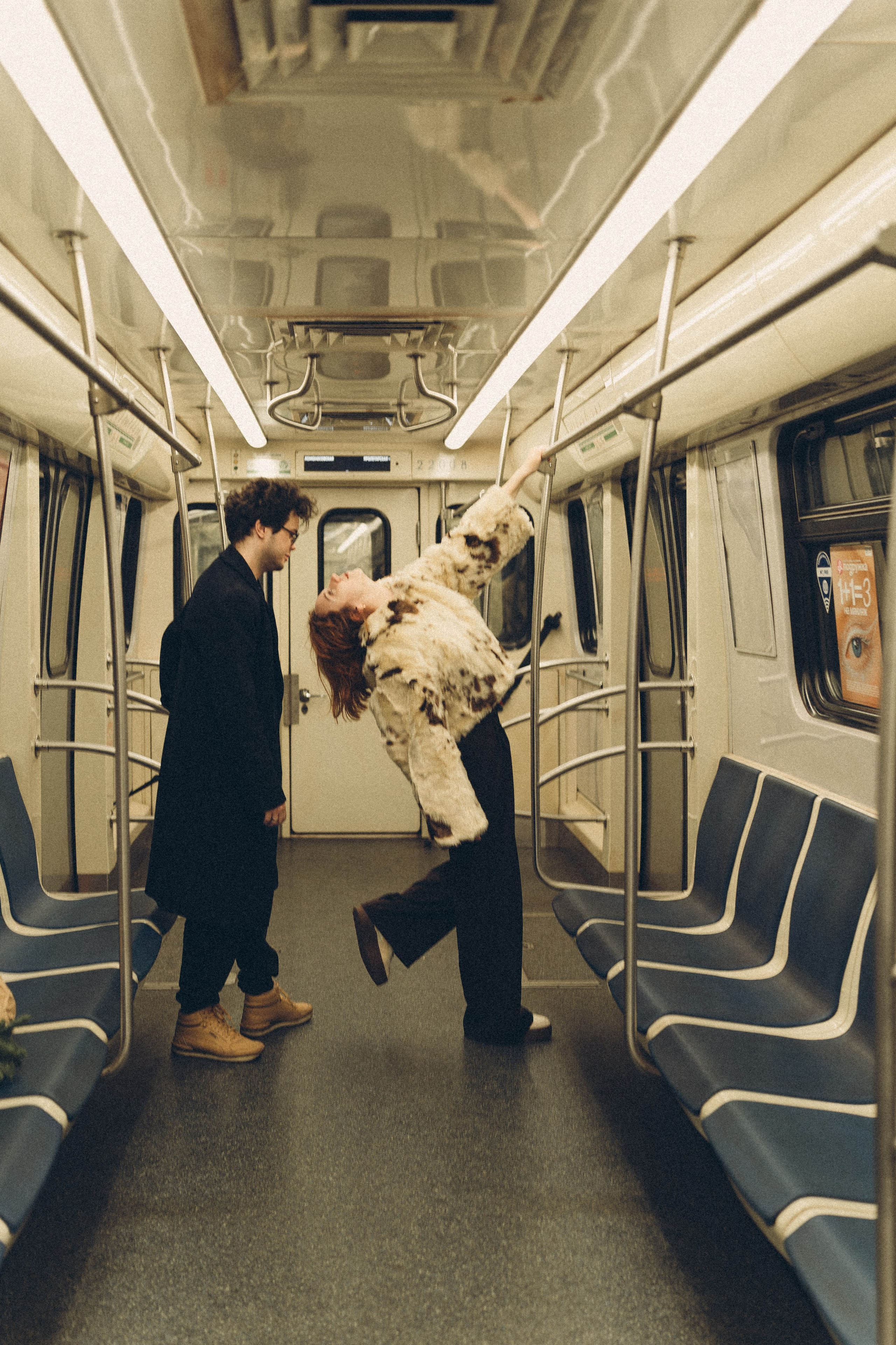 НОВОГОДНЯЯ ФОТОСЕСИИЯ ПАРЫ В МЕТРО ЛЮБОВЬ. Профессиональный фотограф, Санкт-Петербург — Виктория Богомолова