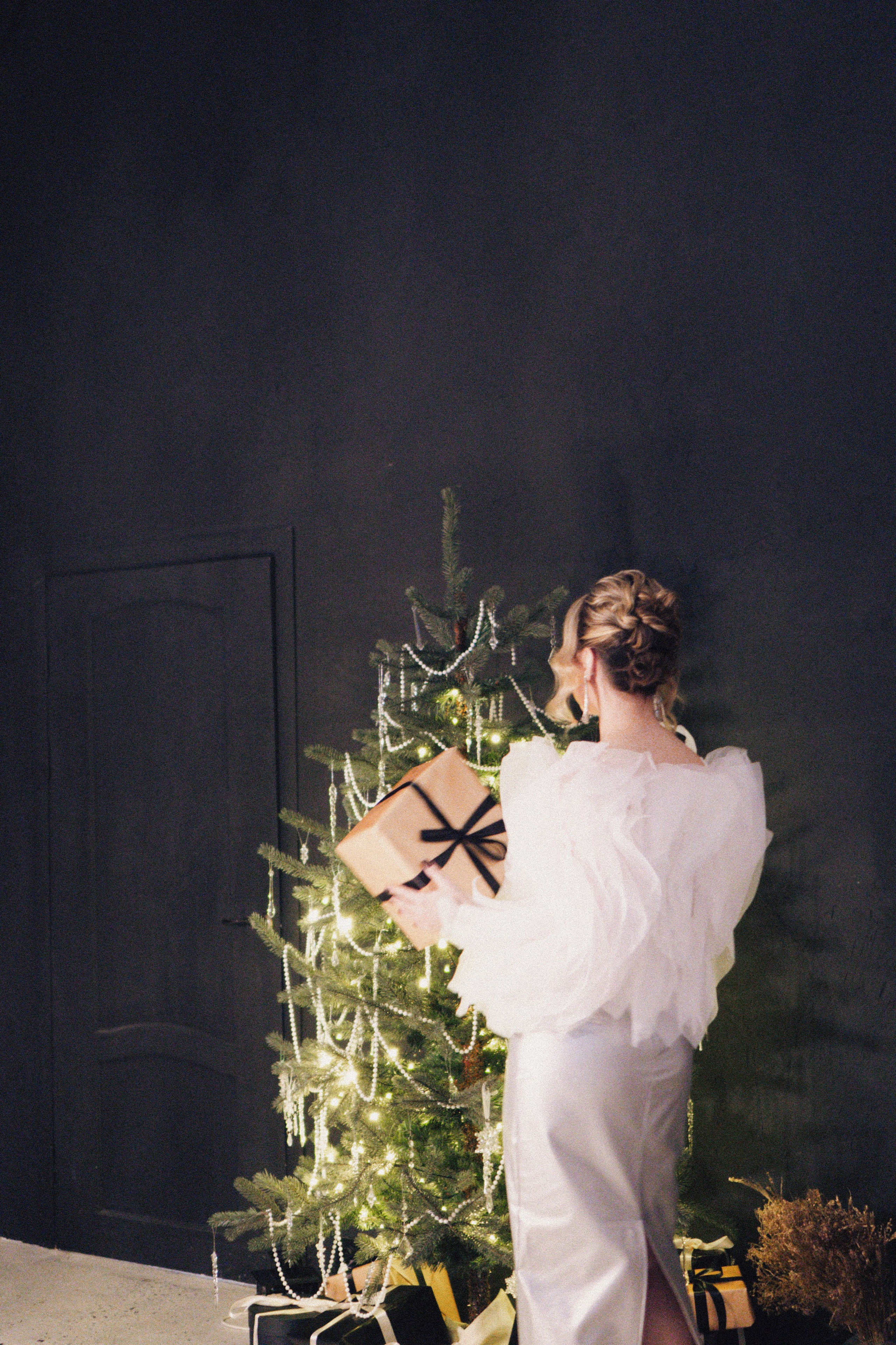 НОВОГОДНЯЯ ФОТОСЕСИИЯ В СТУДИИ ДЛЯ ДЕВУШКИ И ПРОГУЛКА ПО ЧЕРНЫШЕВСКОЙ. Профессиональный фотограф, Санкт-Петербург — Виктория Богомолова