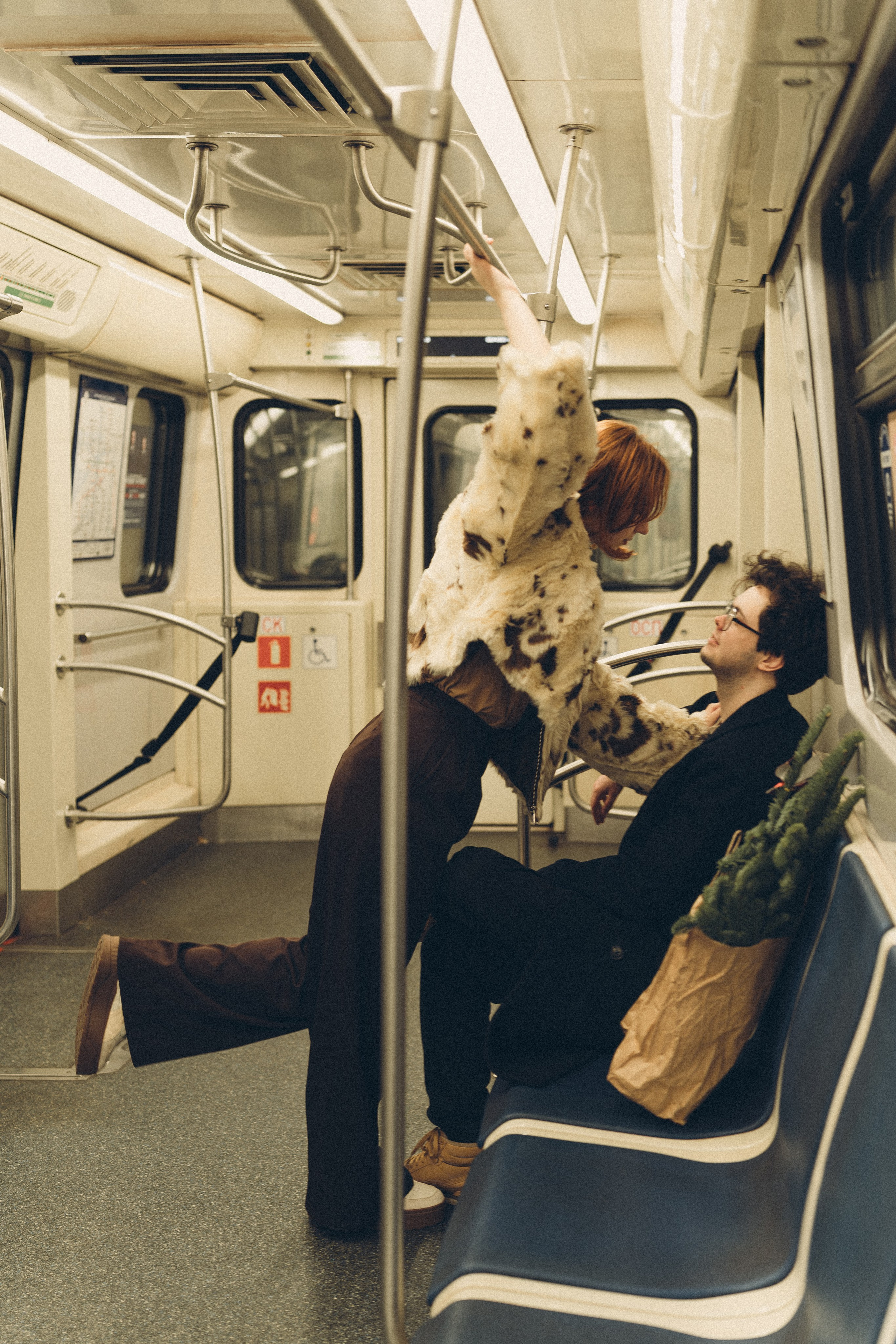 НОВОГОДНЯЯ ФОТОСЕСИИЯ ПАРЫ В МЕТРО ЛЮБОВЬ. Профессиональный фотограф, Санкт-Петербург — Виктория Богомолова