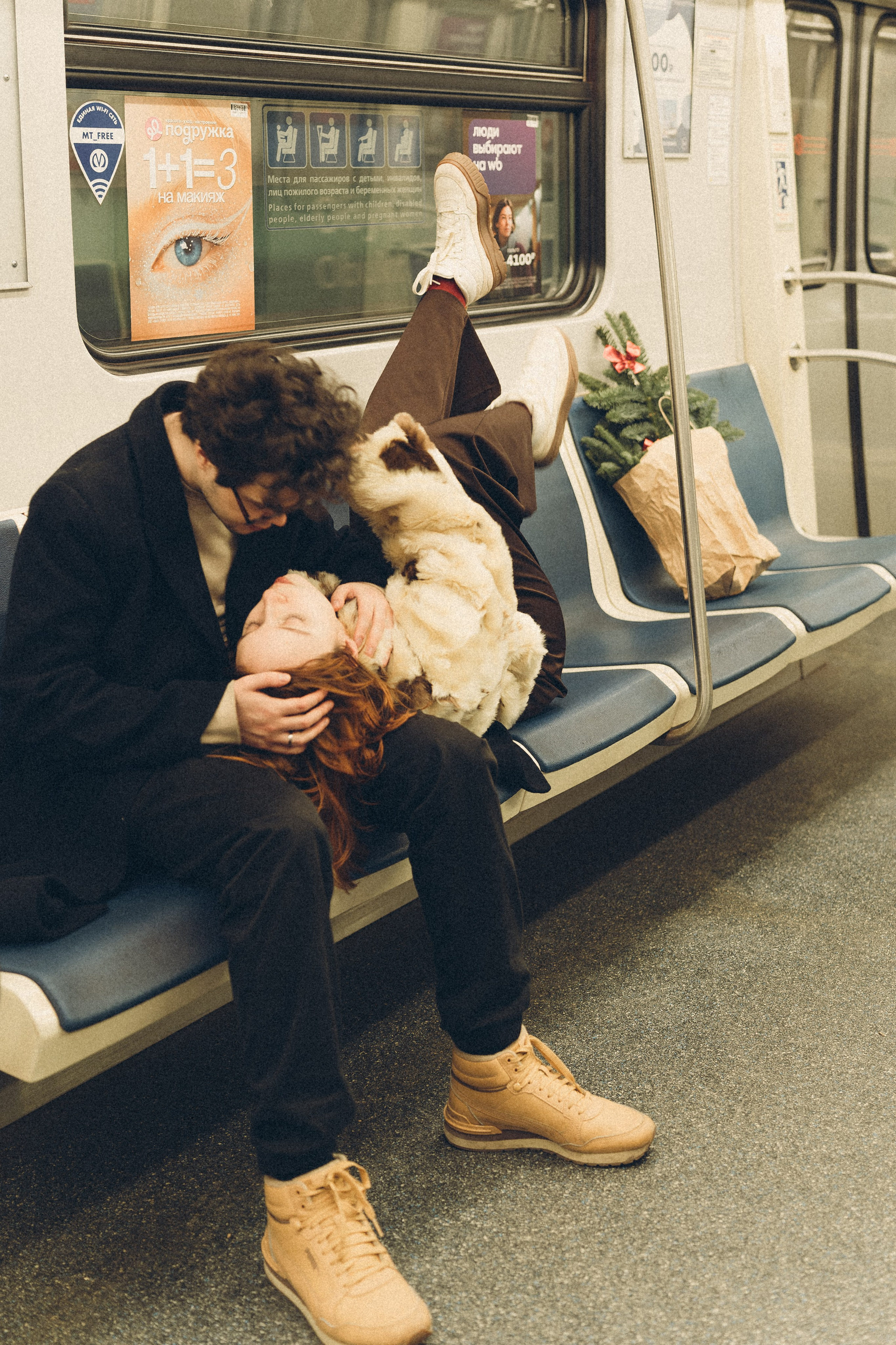 НОВОГОДНЯЯ ФОТОСЕСИИЯ ПАРЫ В МЕТРО ЛЮБОВЬ. Профессиональный фотограф, Санкт-Петербург — Виктория Богомолова