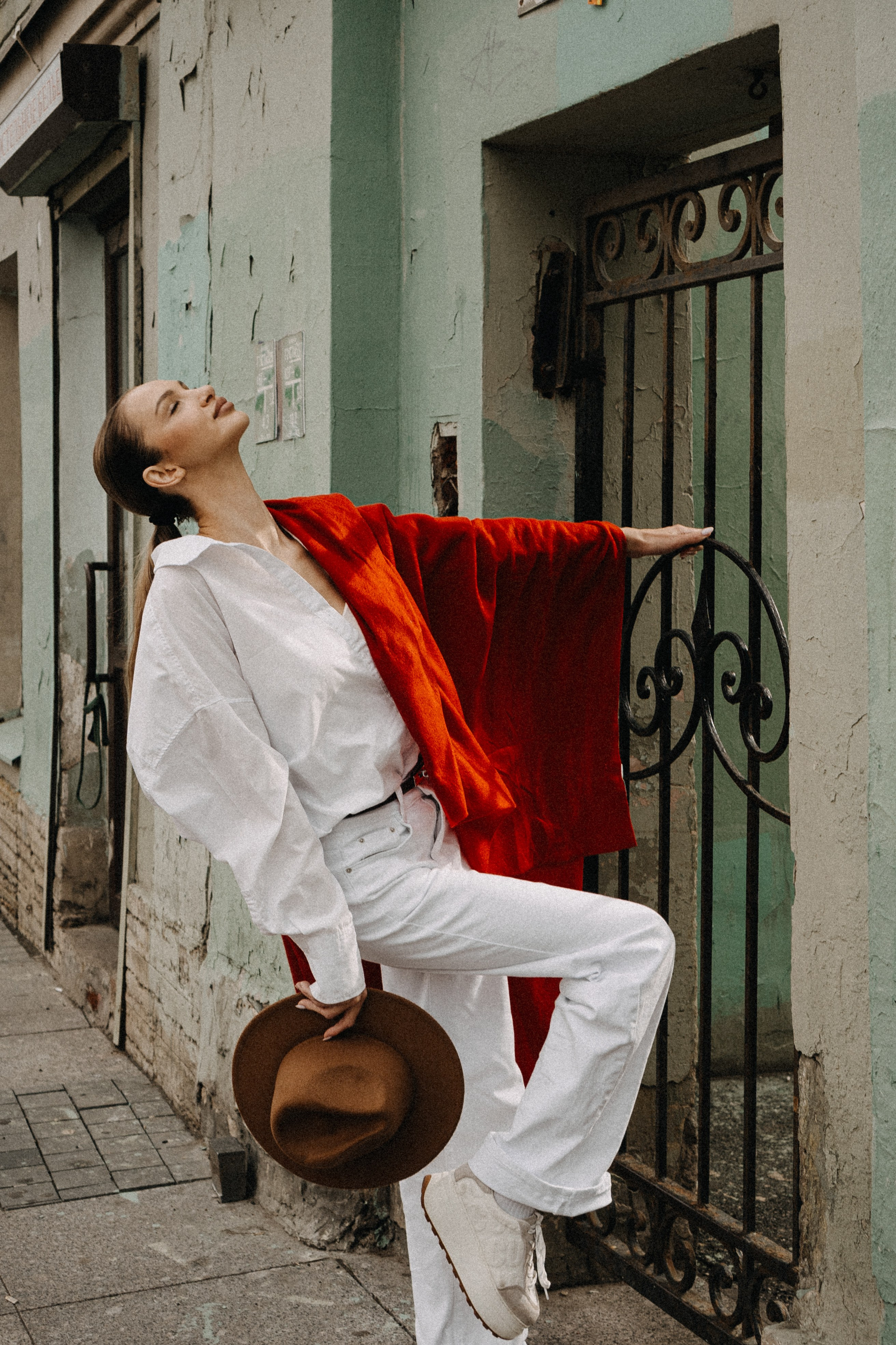 МЫ ГУЛЯЛИ ПРО КРЫШАМ ПИТЕРА. Профессиональный фотограф, Санкт-Петербург — Виктория Богомолова